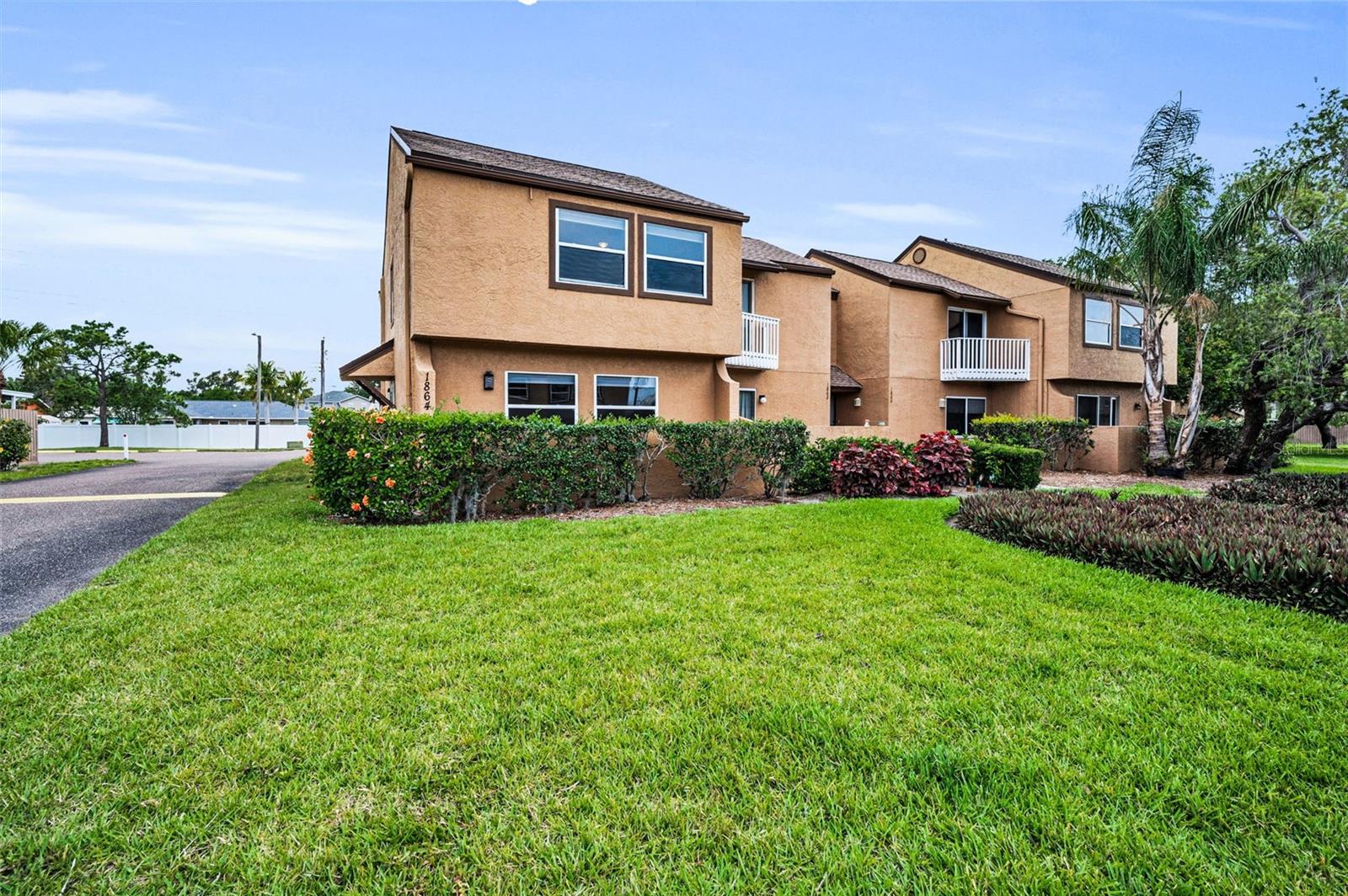 1864 CLEARBROOKE DR
