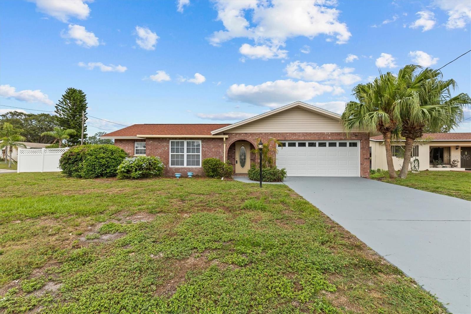 326 CIRCLE DR