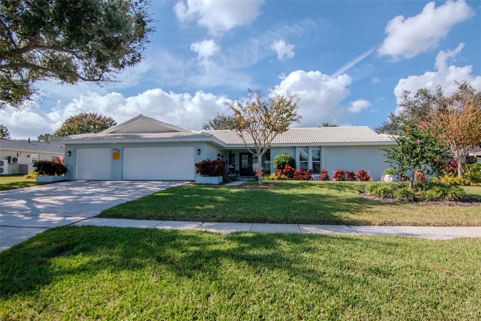 3246 HYDE PARK DR