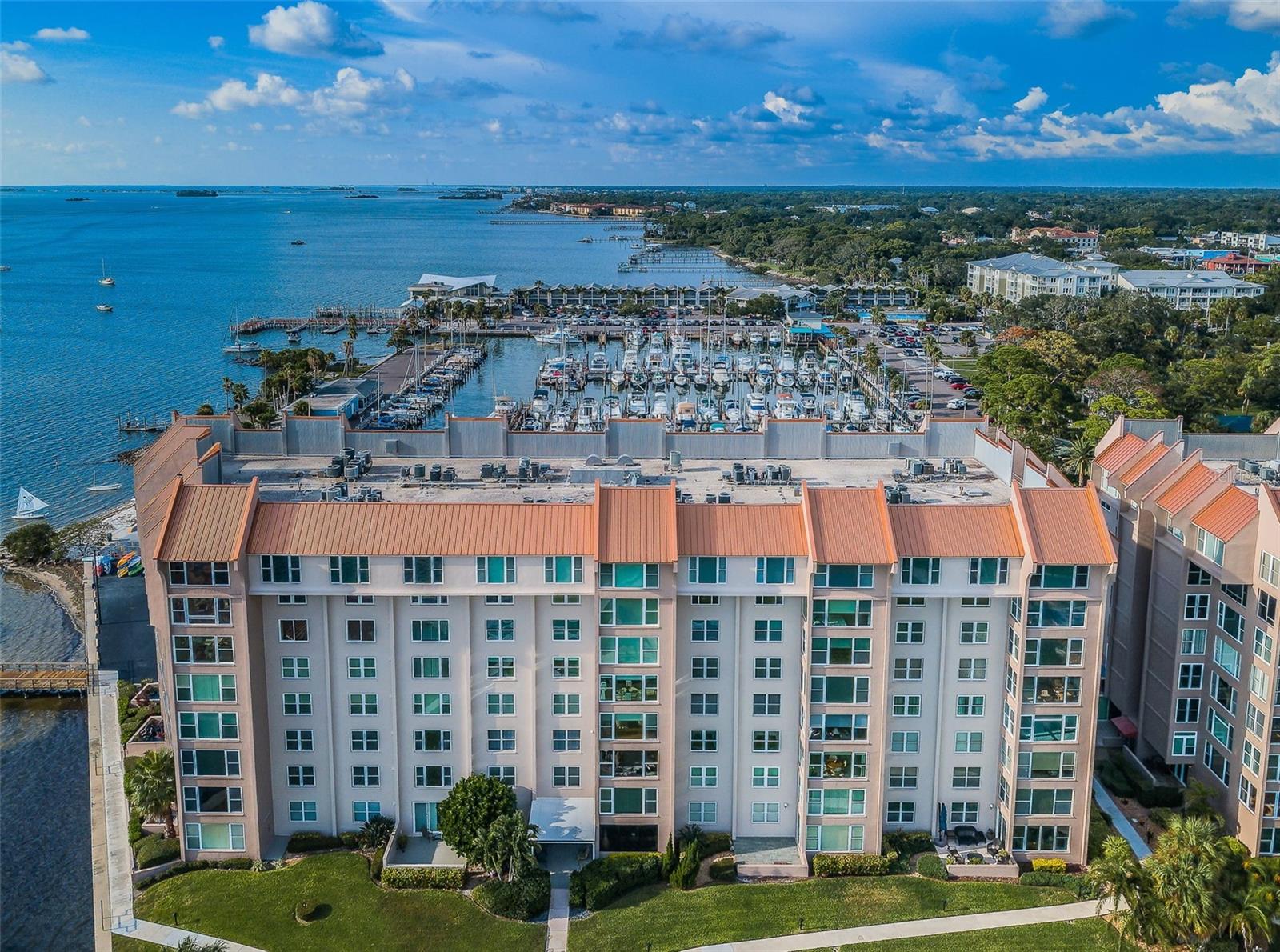 634 EDGEWATER DR #348