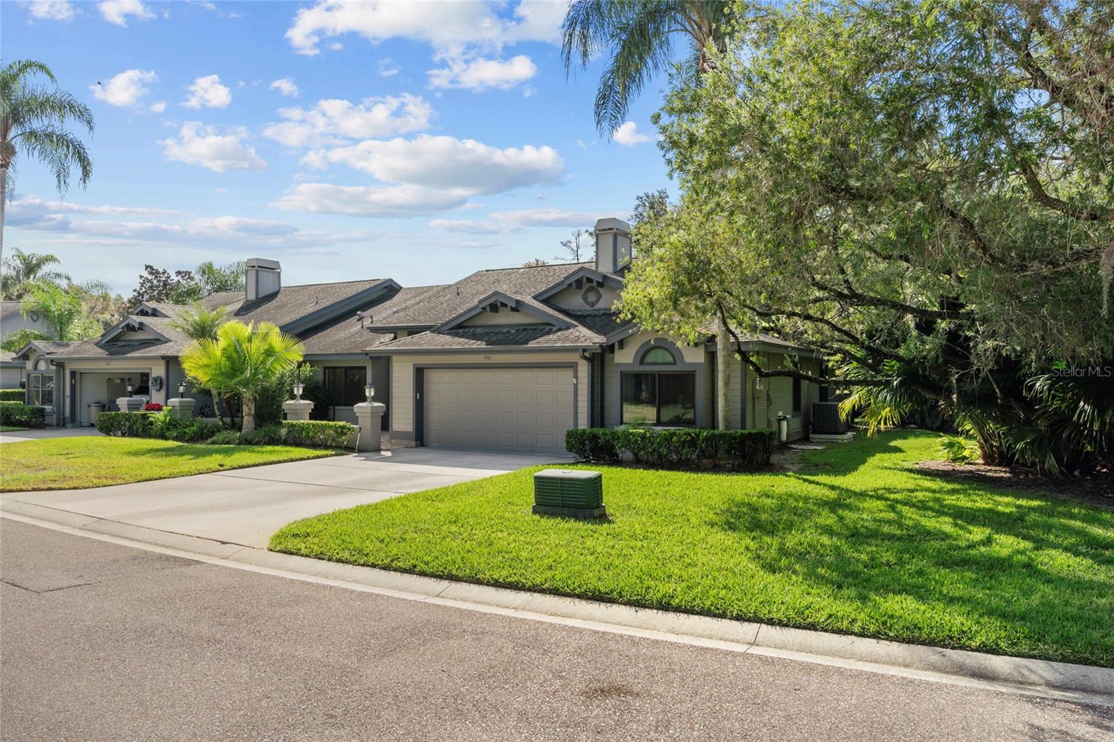 948 LUCAS LN