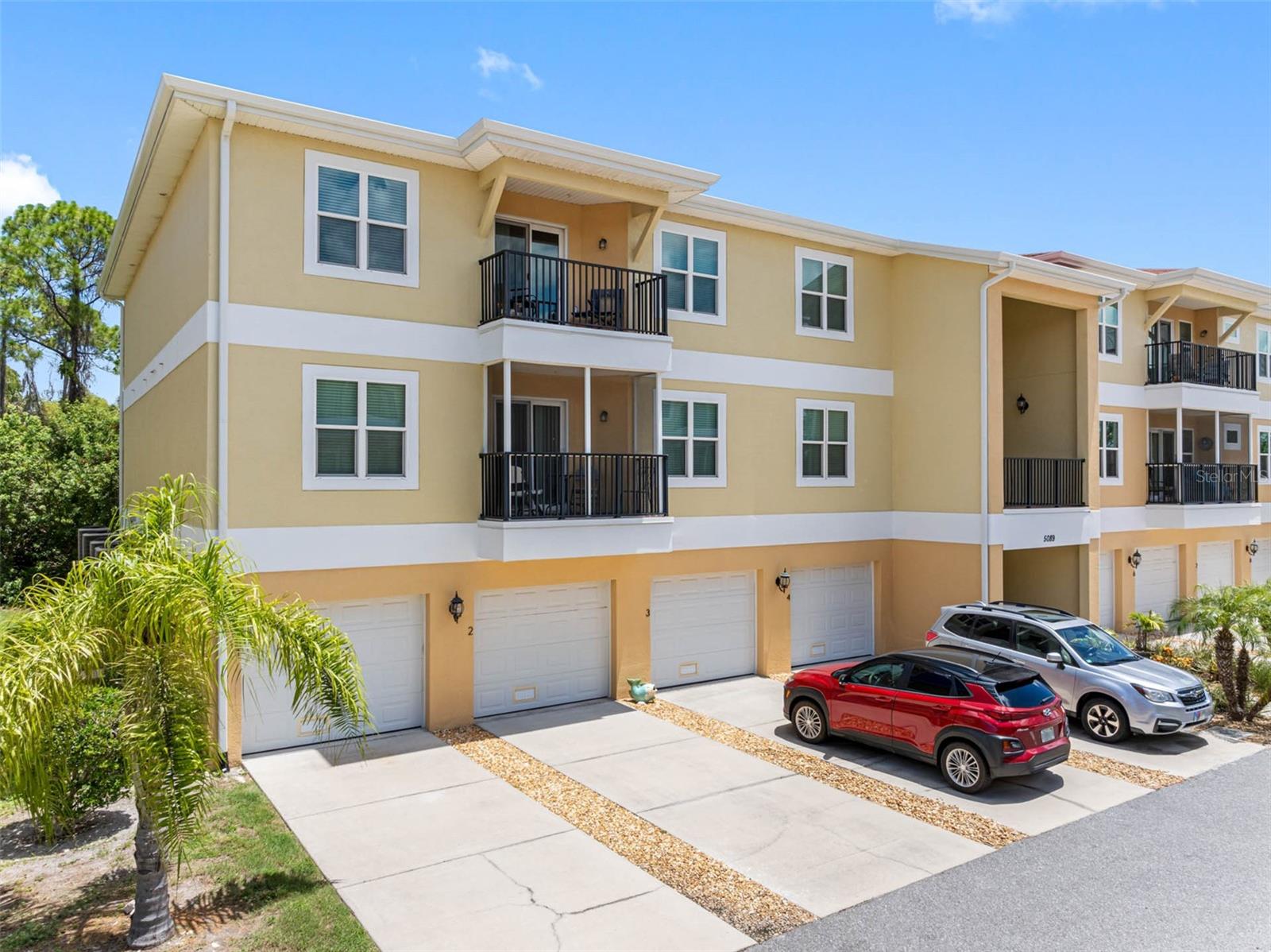 5089 ROYAL PALMS WAY #202