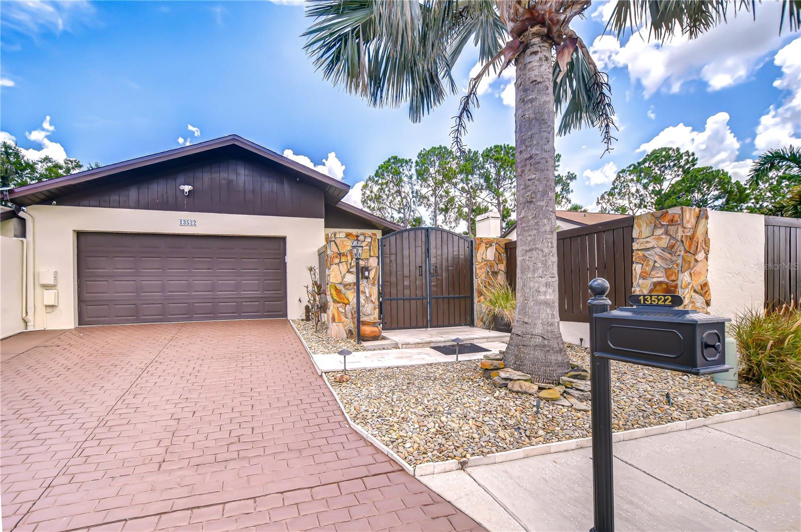 13522 AVISTA DR