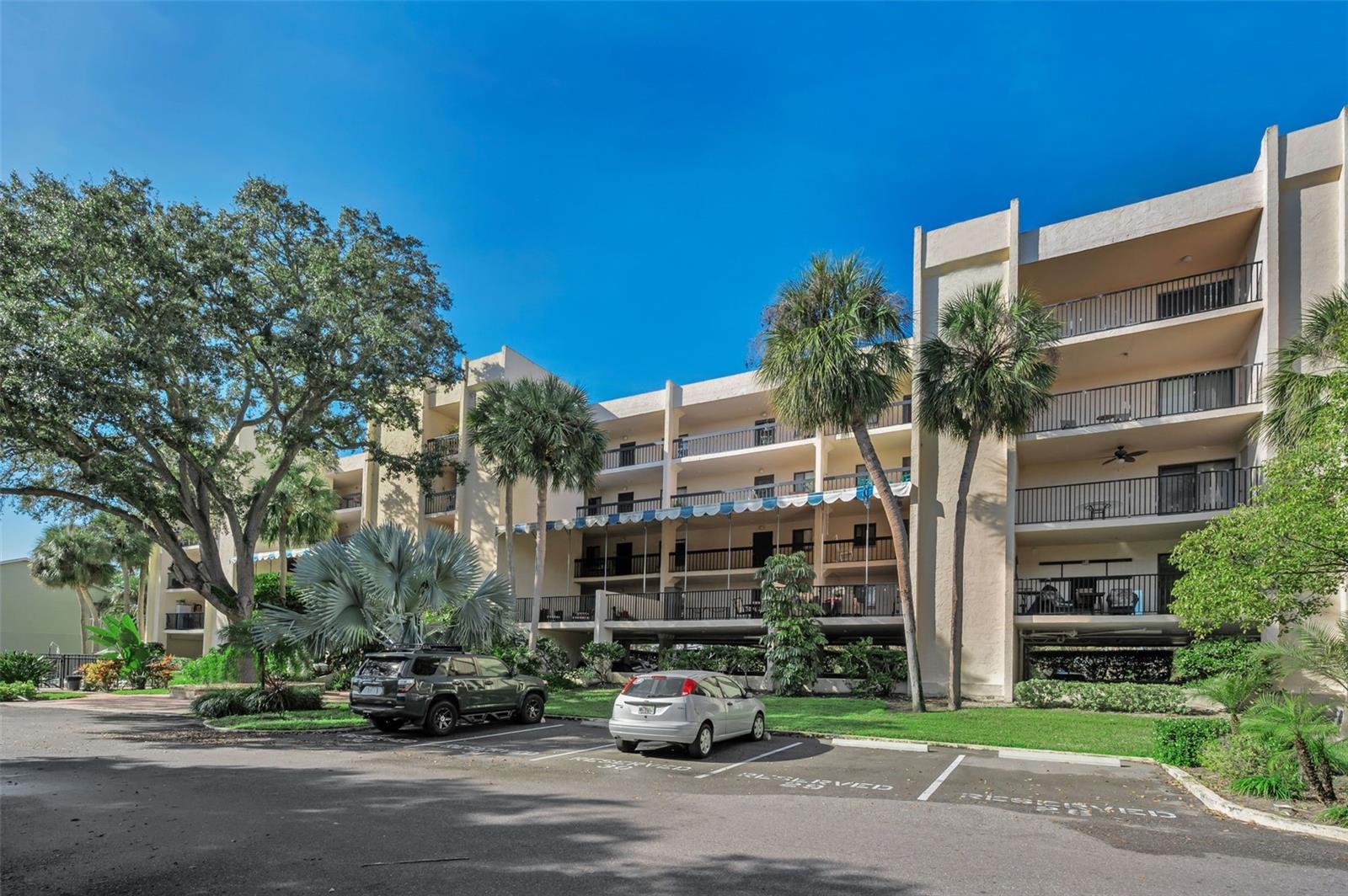 203 TARPON PT #203