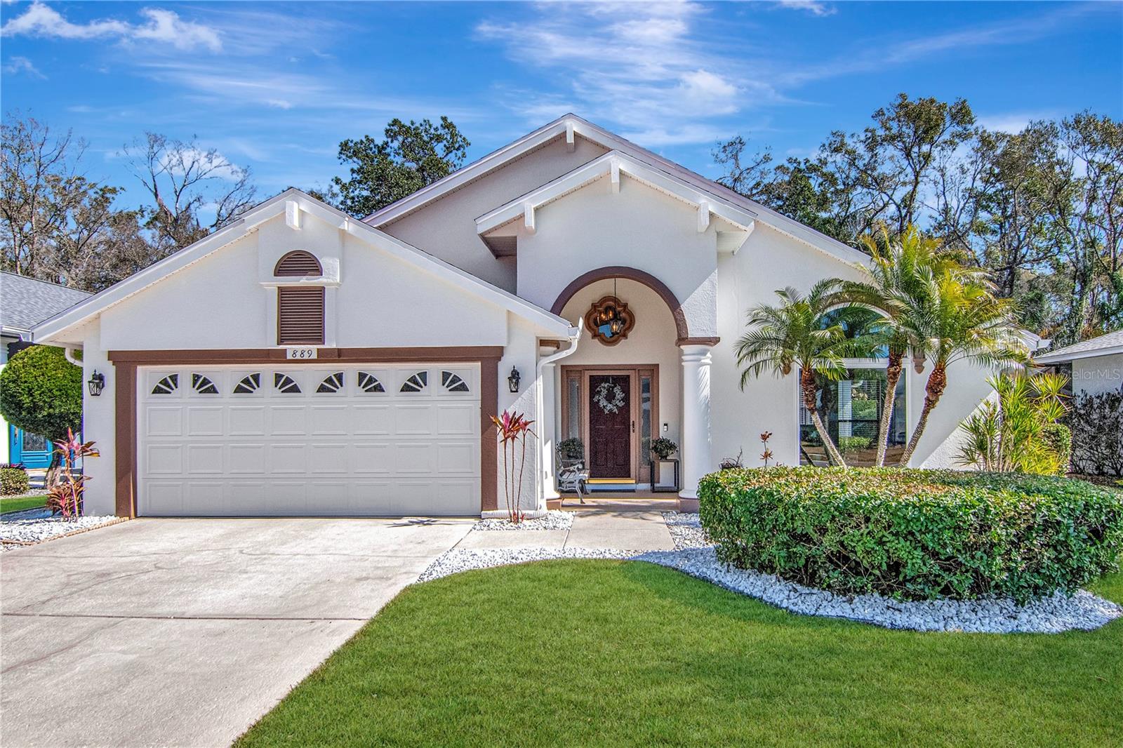 889 CRESTRIDGE CIR