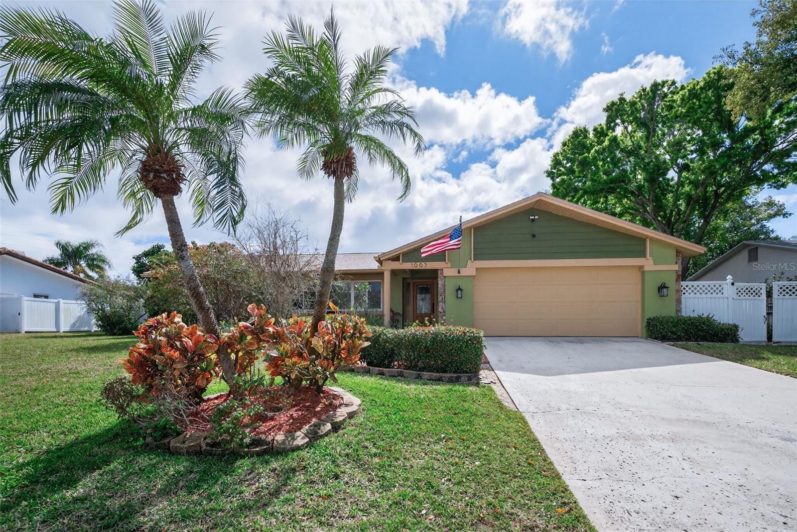 1665 SHAKER LN