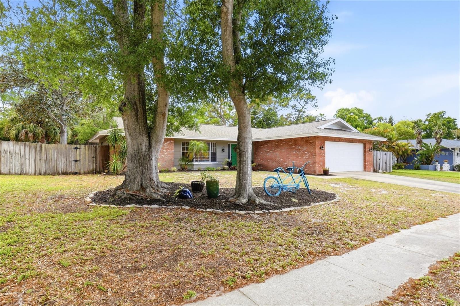 1143 LANCER LN