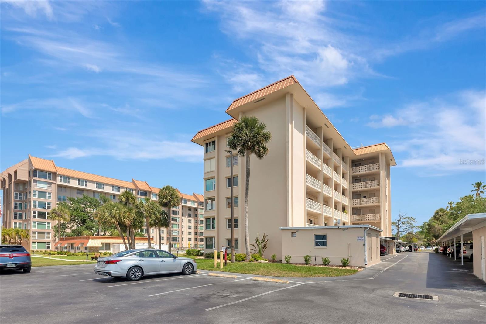 620 EDGEWATER DR #102