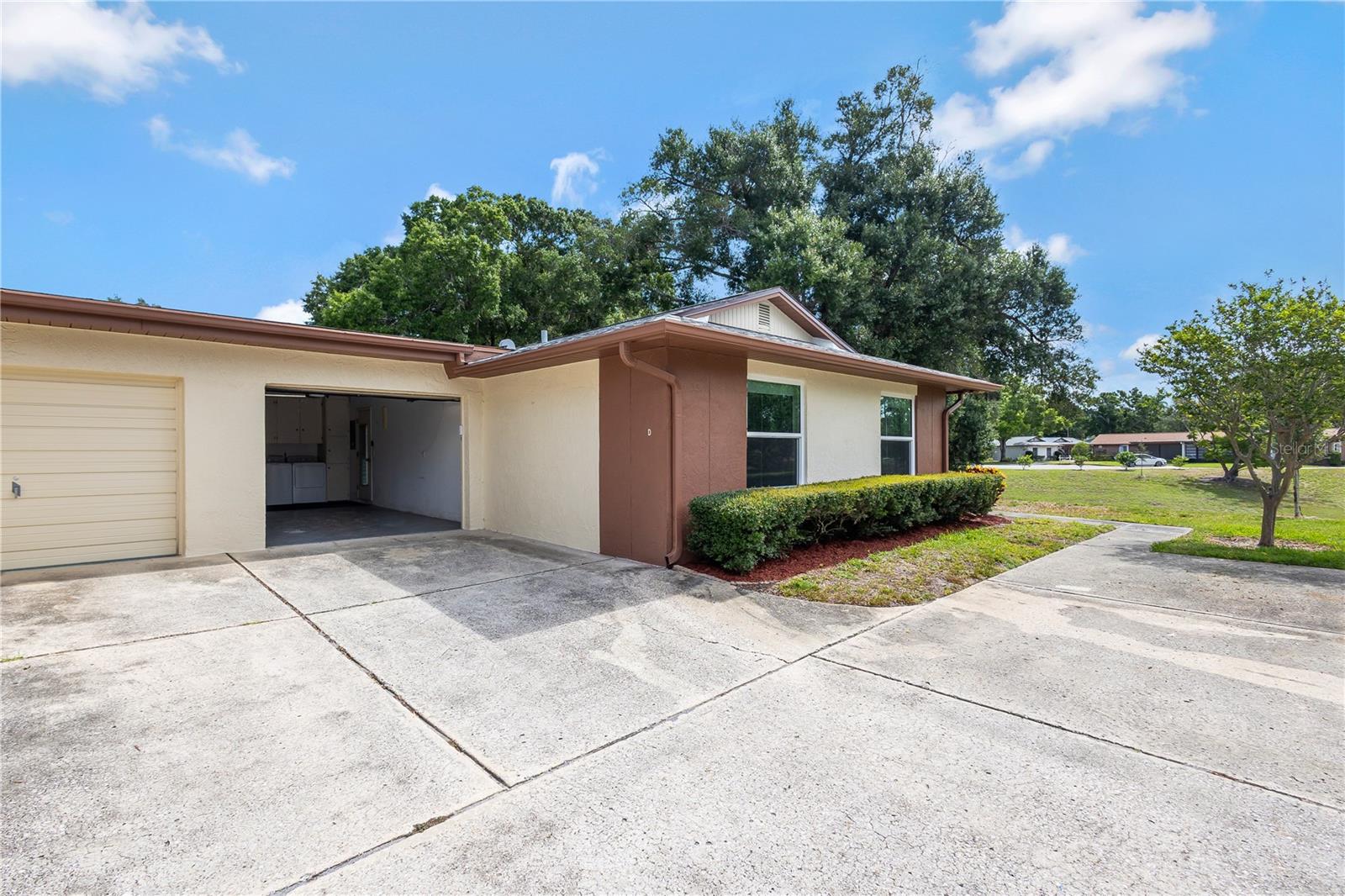 2261 SHELLY DR #D