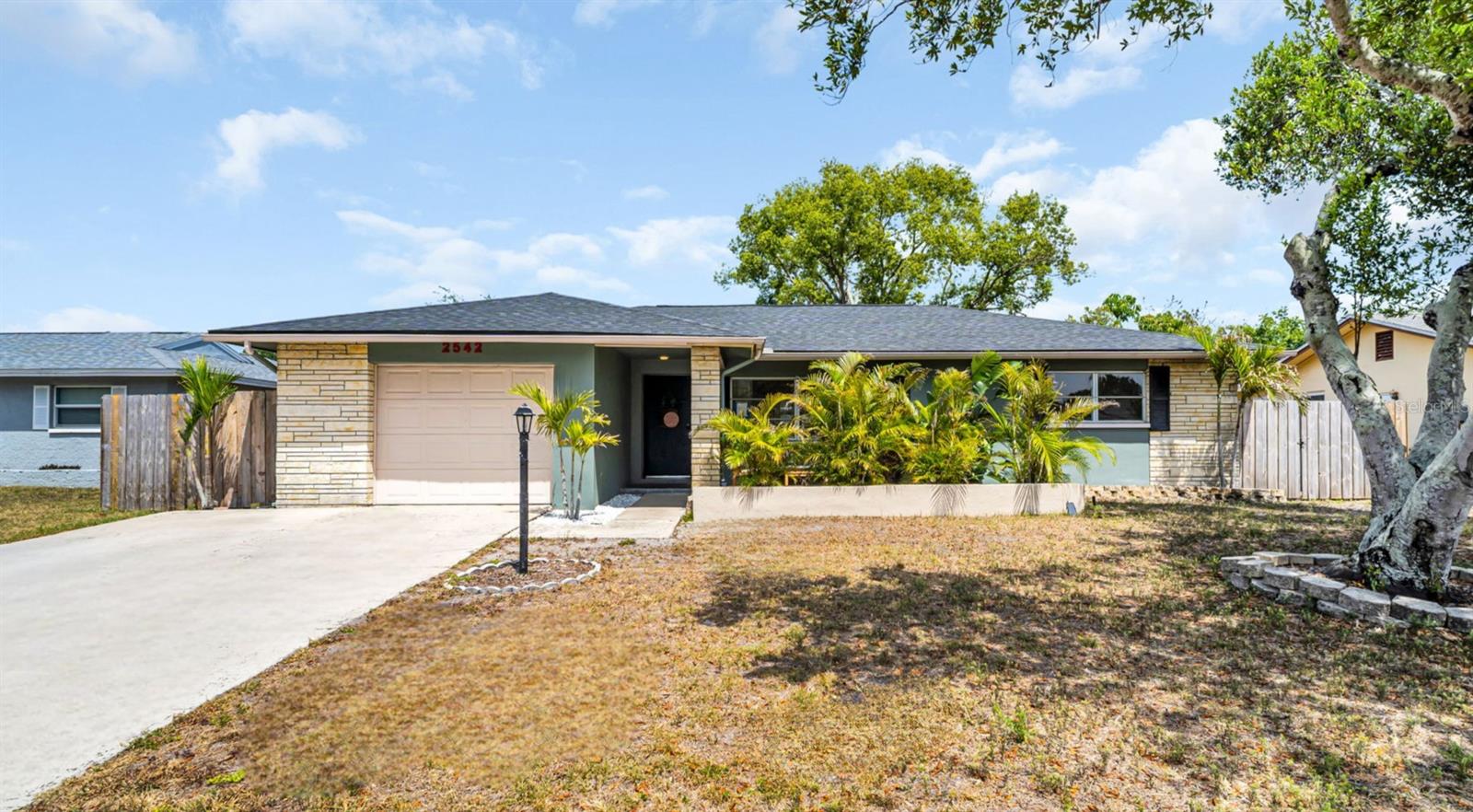 2542 WYNNEWOOD DR
