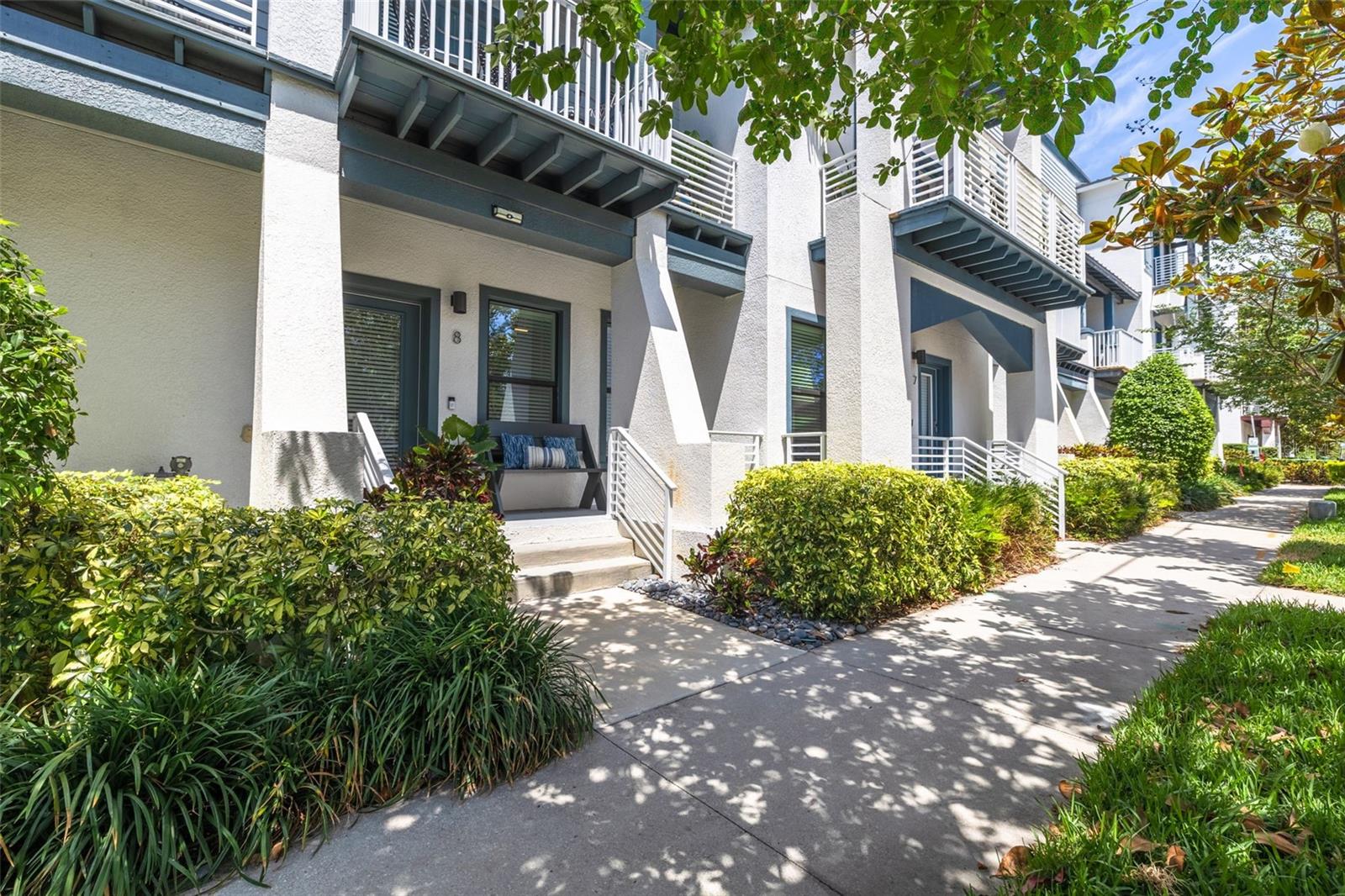 946 HIGHLAND AVE #8