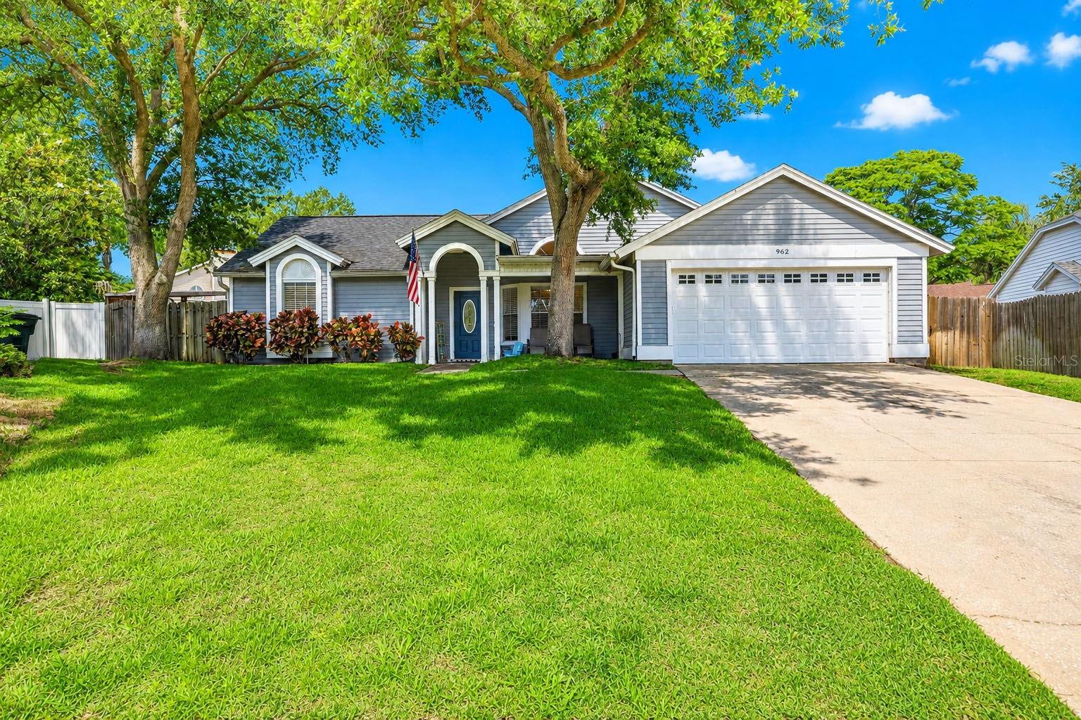 962 EDGEHILL DR