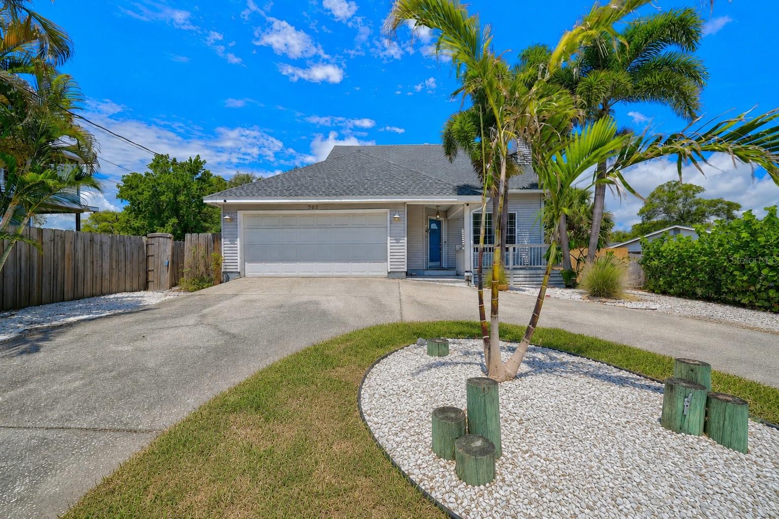 703 RIVERSIDE DR
