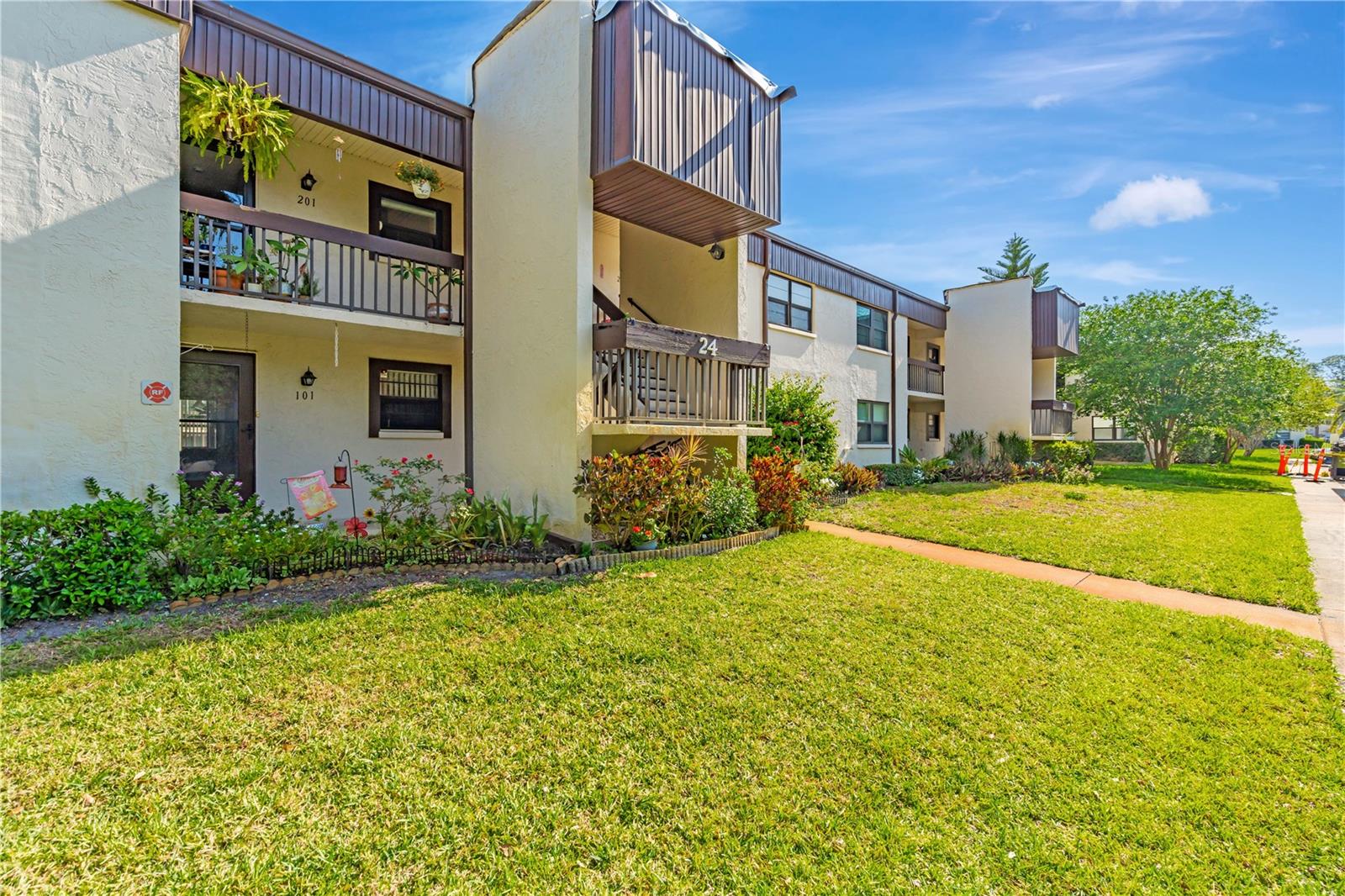 2400 WINDING CREEK BLVD #24-102