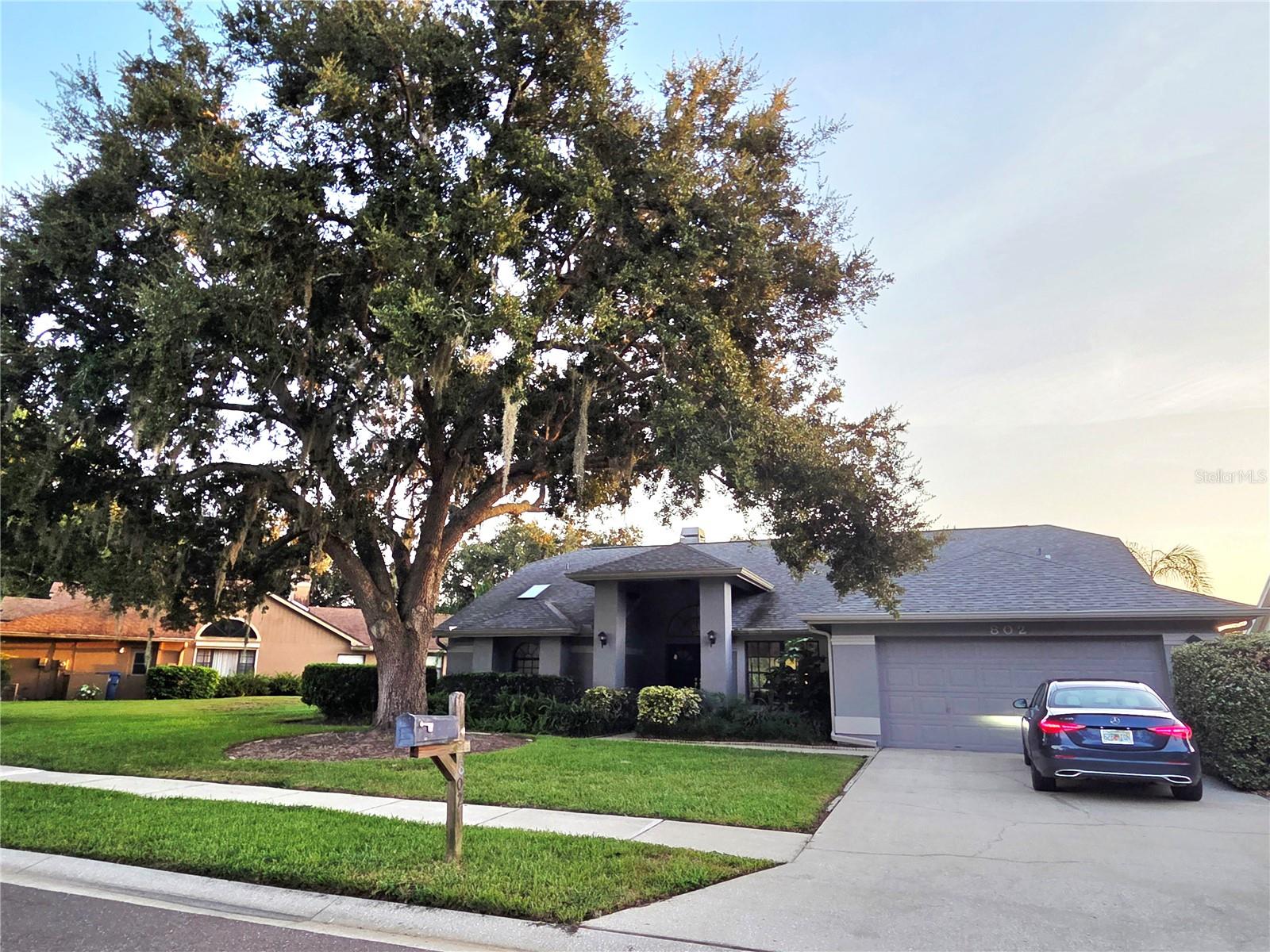 802 CENTERWOOD DR