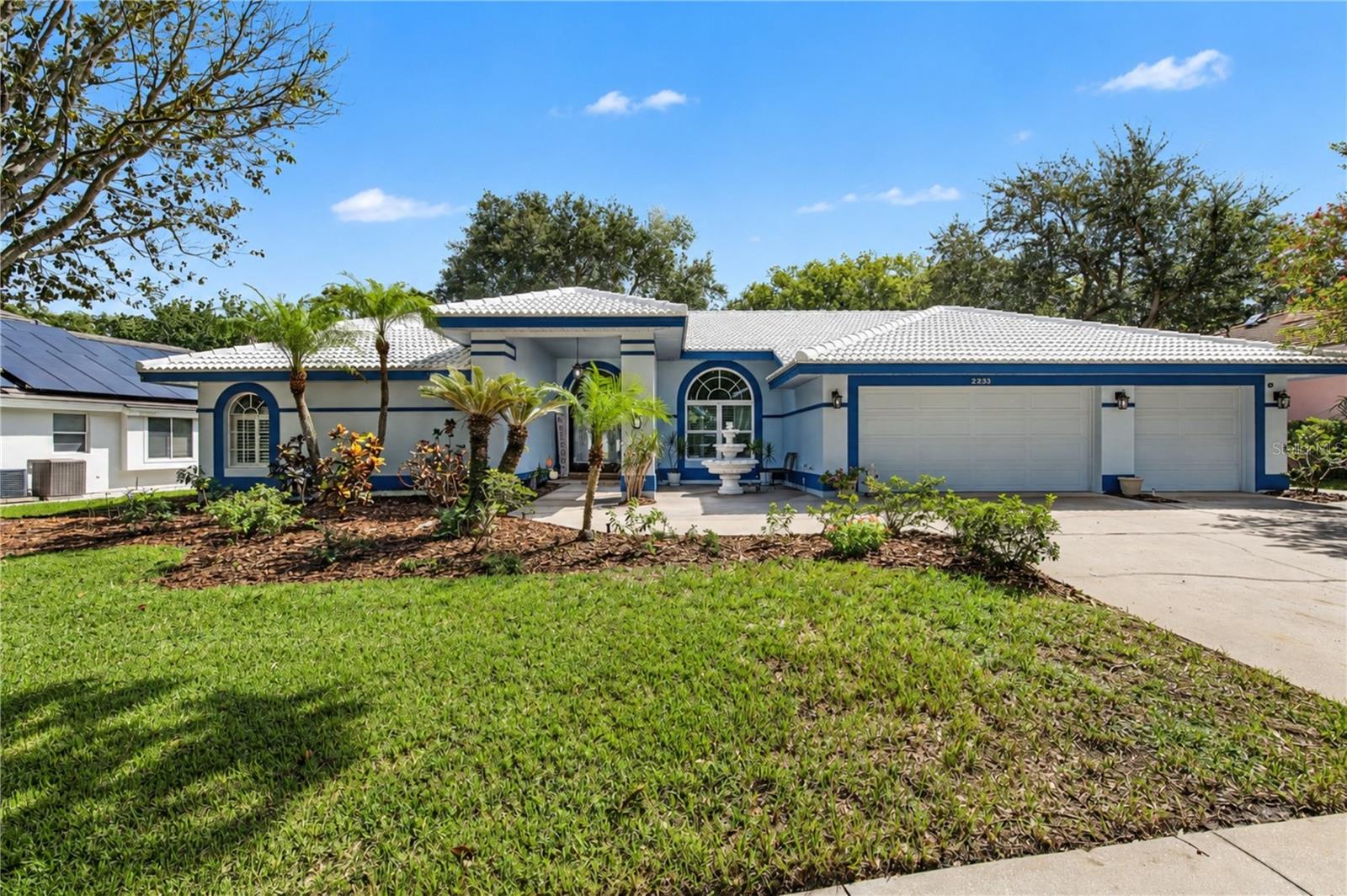 2233 PINNACLE CIR S
