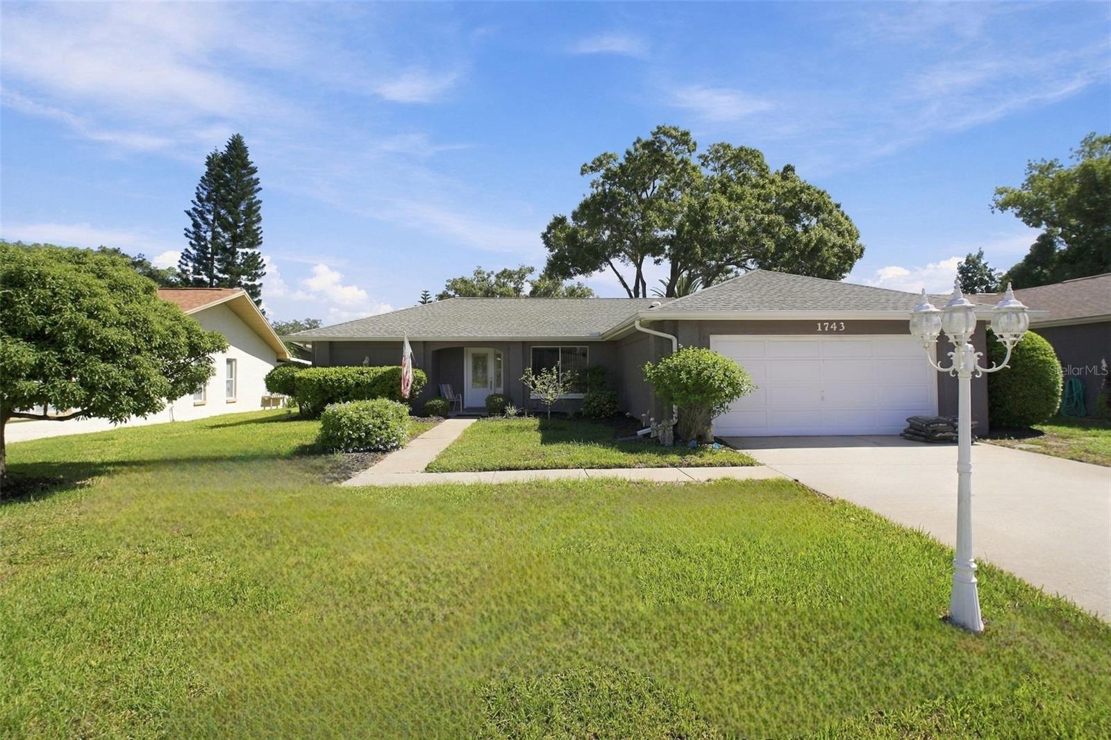 1743 MACDONNELL DR