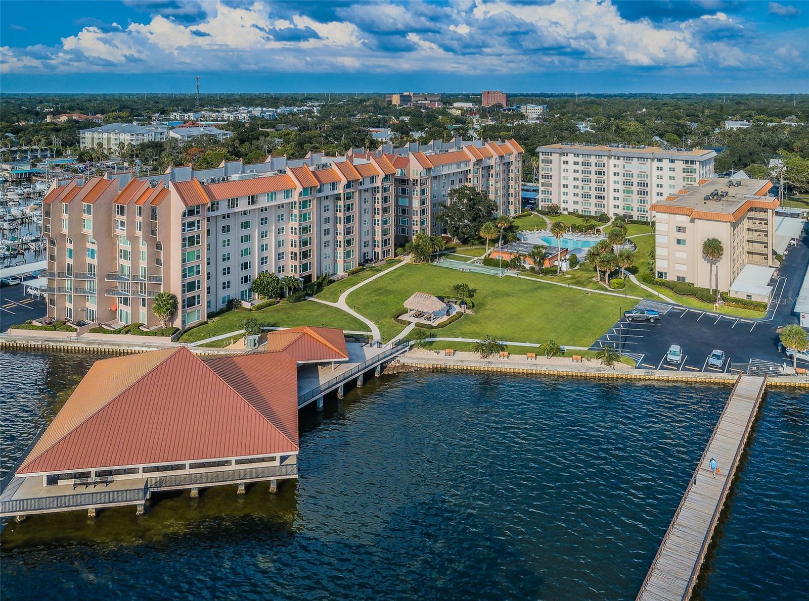 634 EDGEWATER DR #541