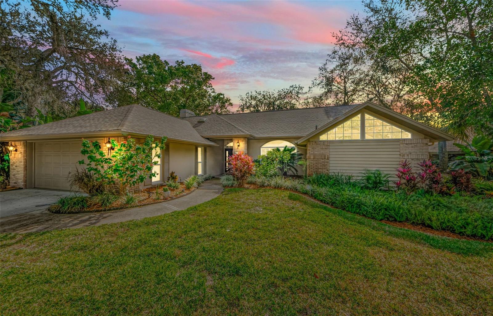 8804 WHISPERING OAKS TRL