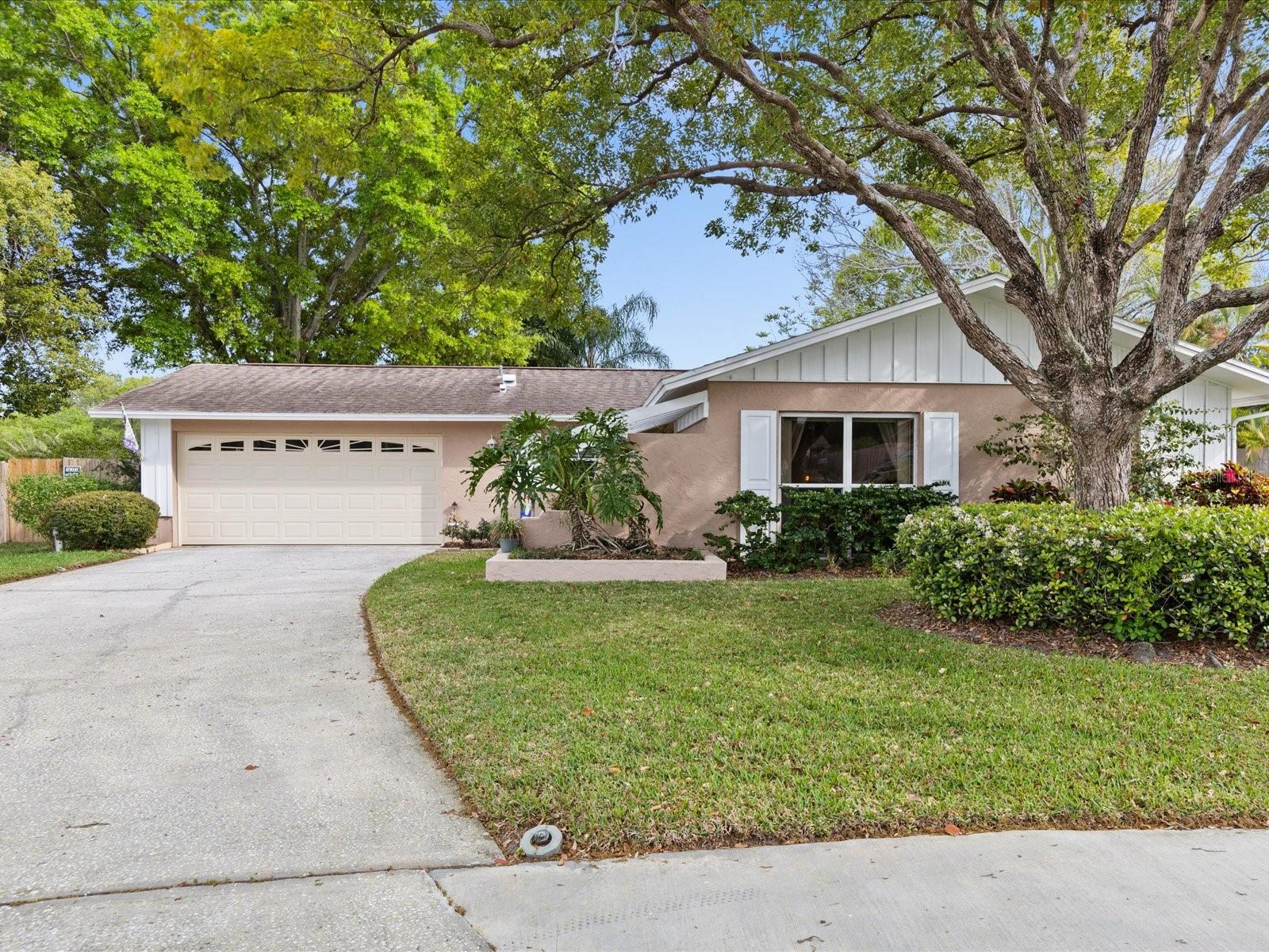 1397 GREENLEAF CT