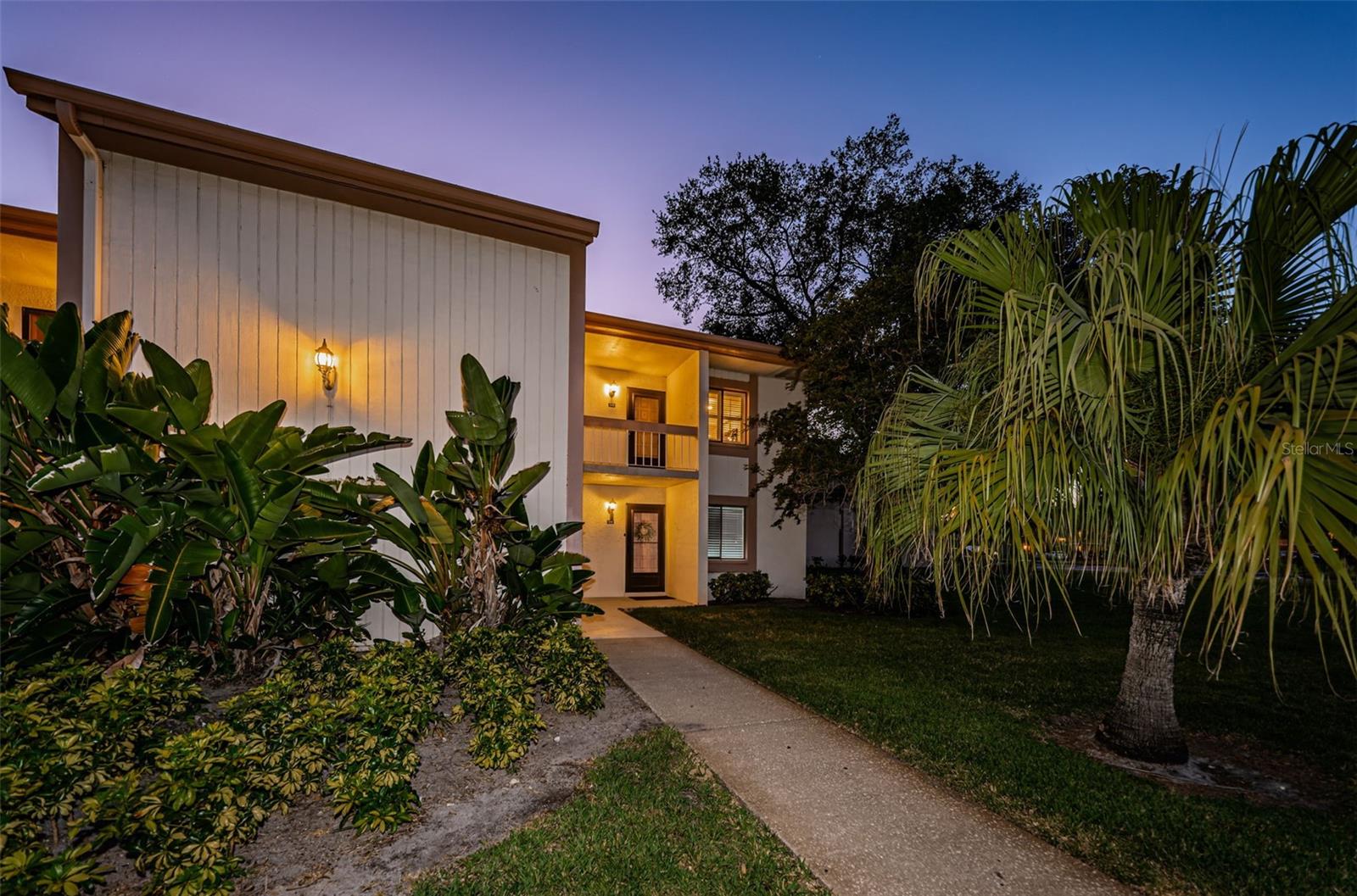 102 LAKEVIEW WAY #102