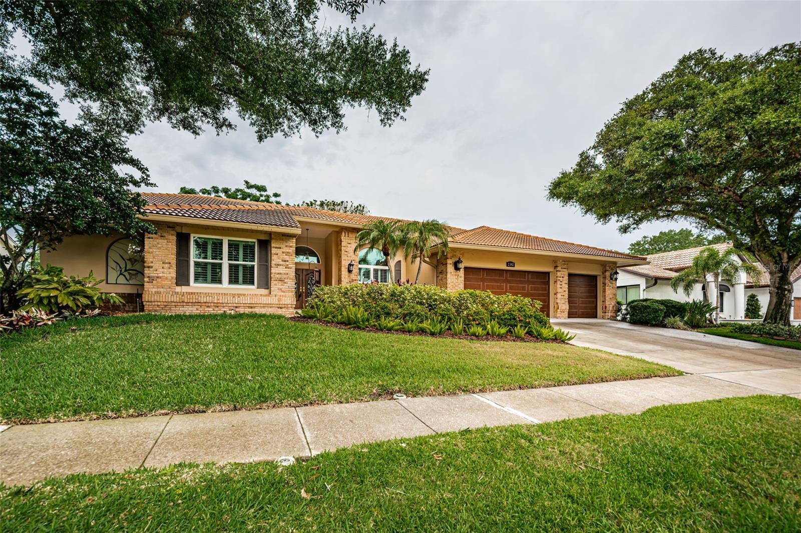 2392 PARKSTREAM AVE