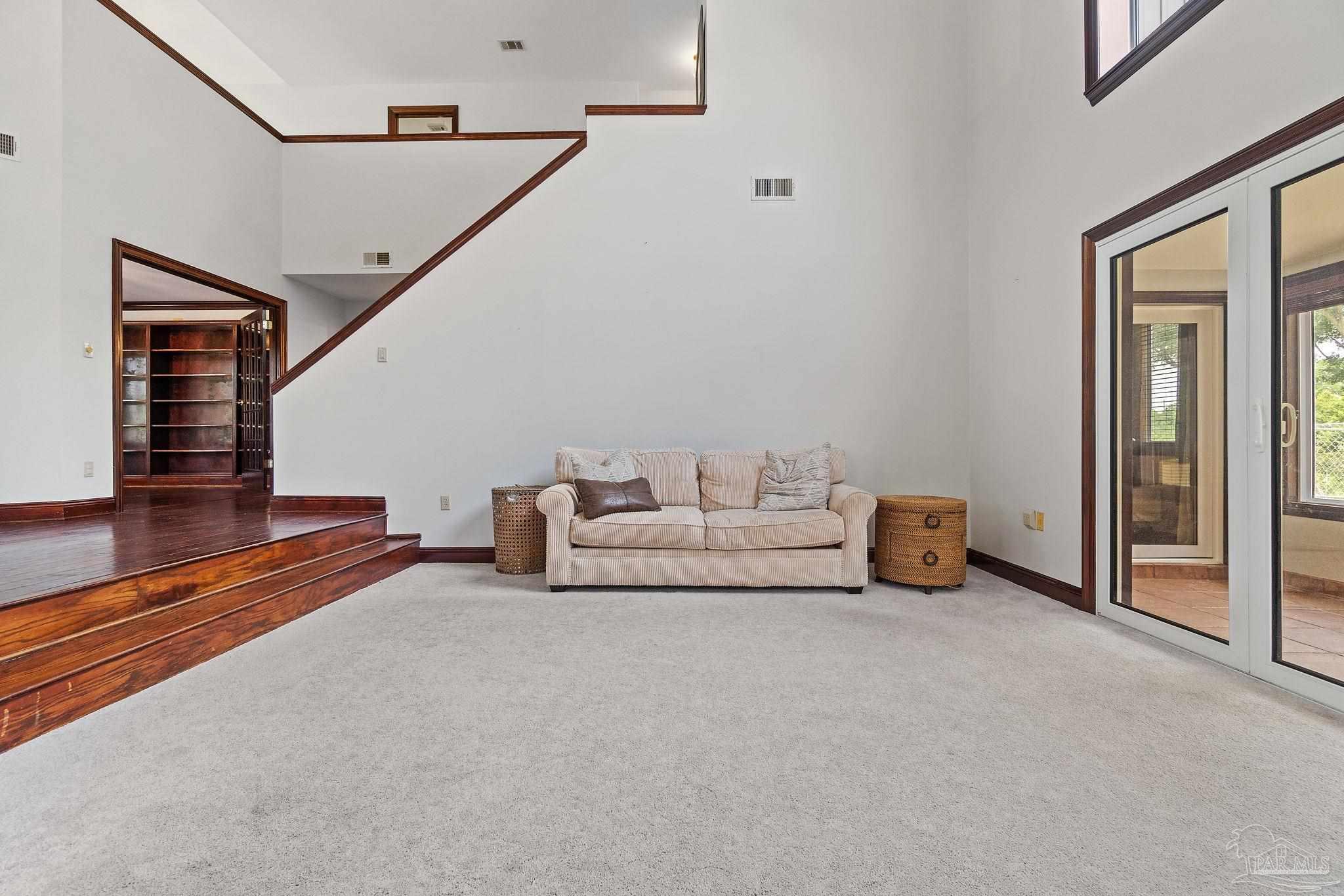 1420 Rolling Oaks Dr