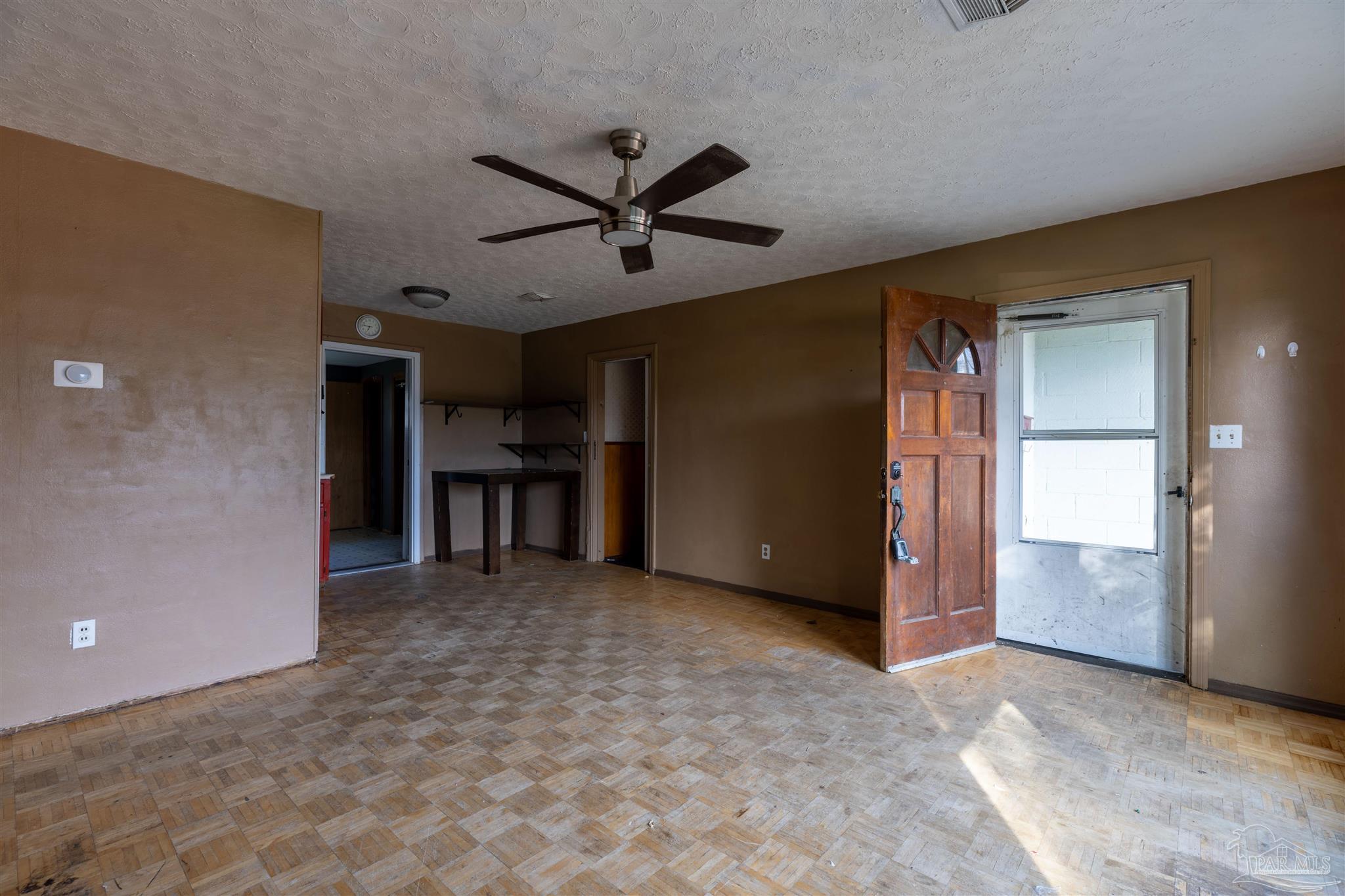4 Dorsay Ln