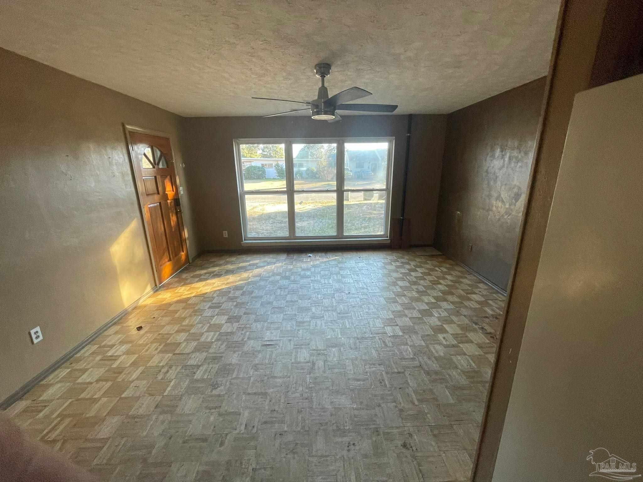 4 Dorsay Ln