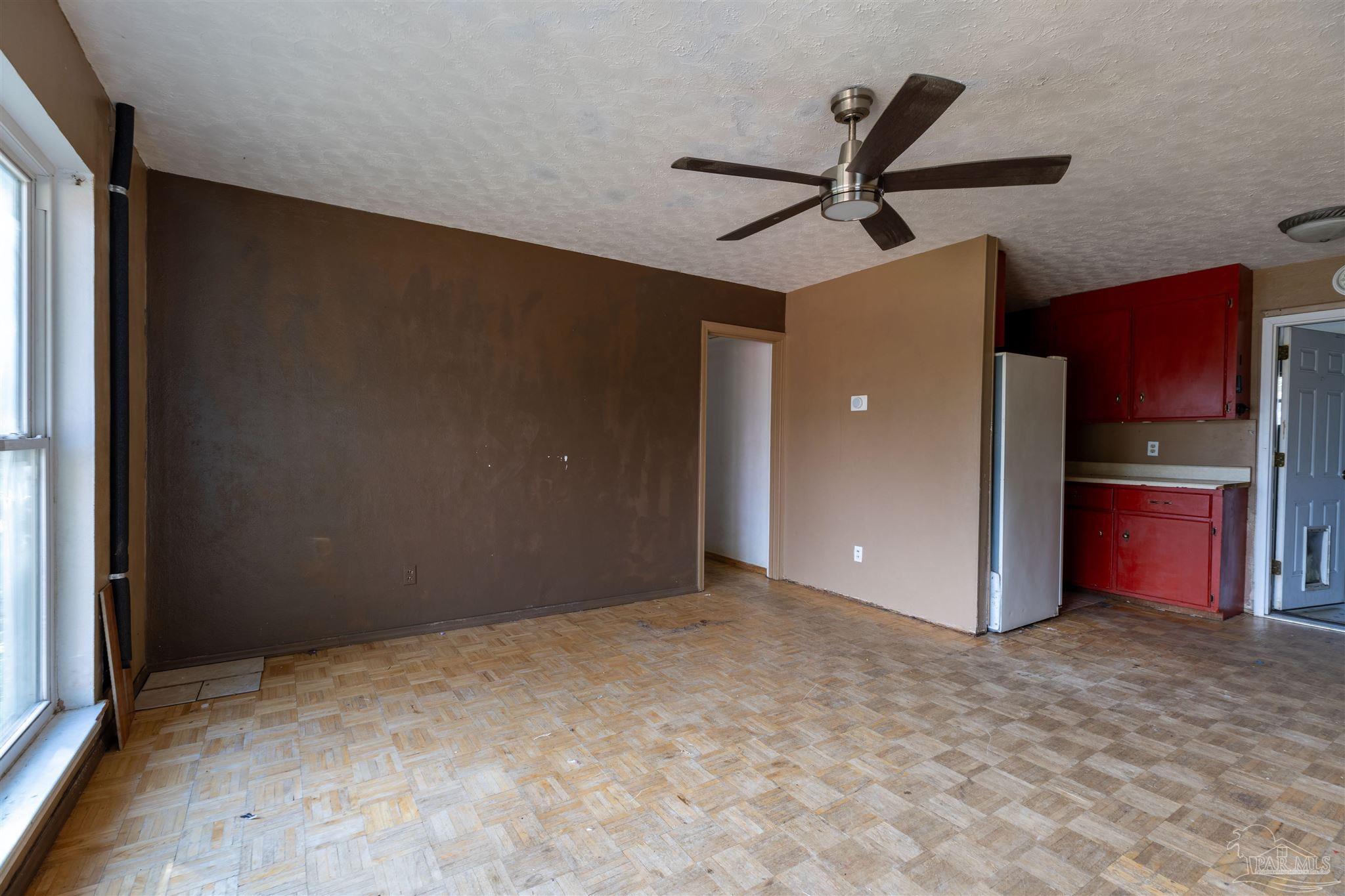 4 Dorsay Ln