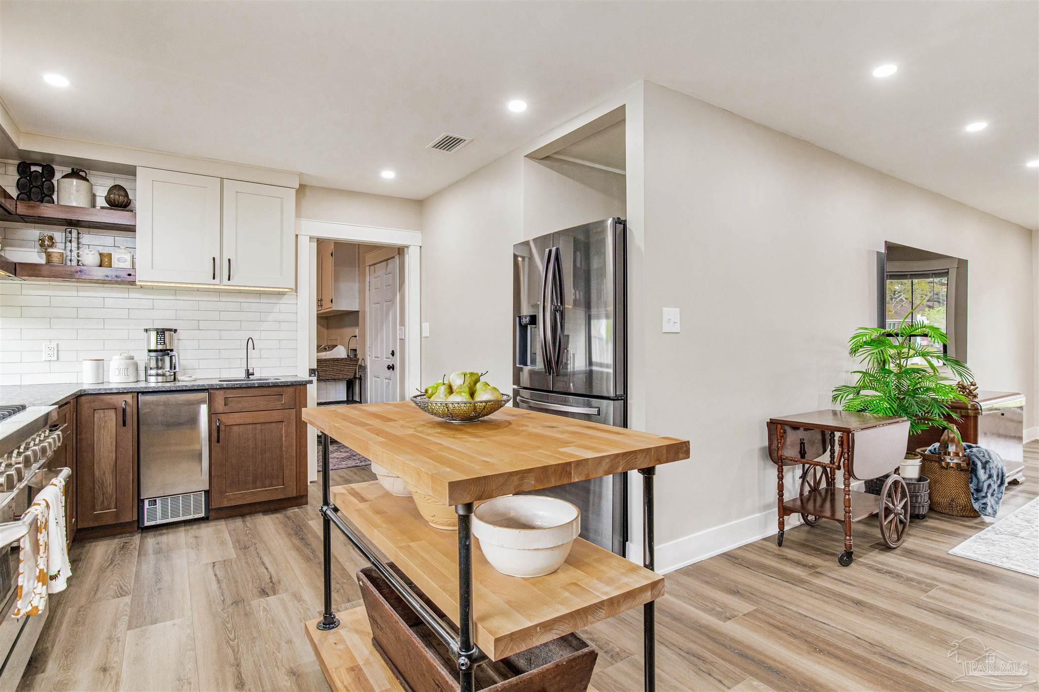 3525 Marjean Dr