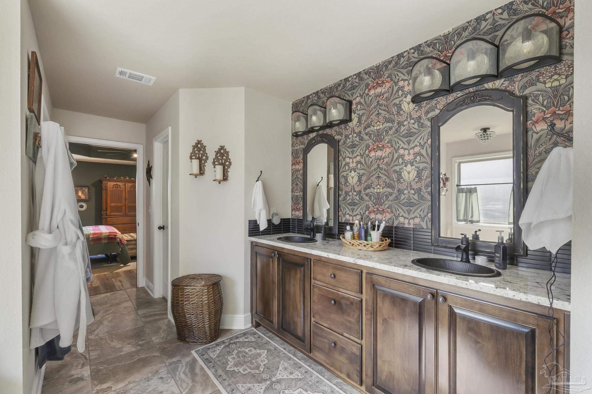 6102 Winchester Cir