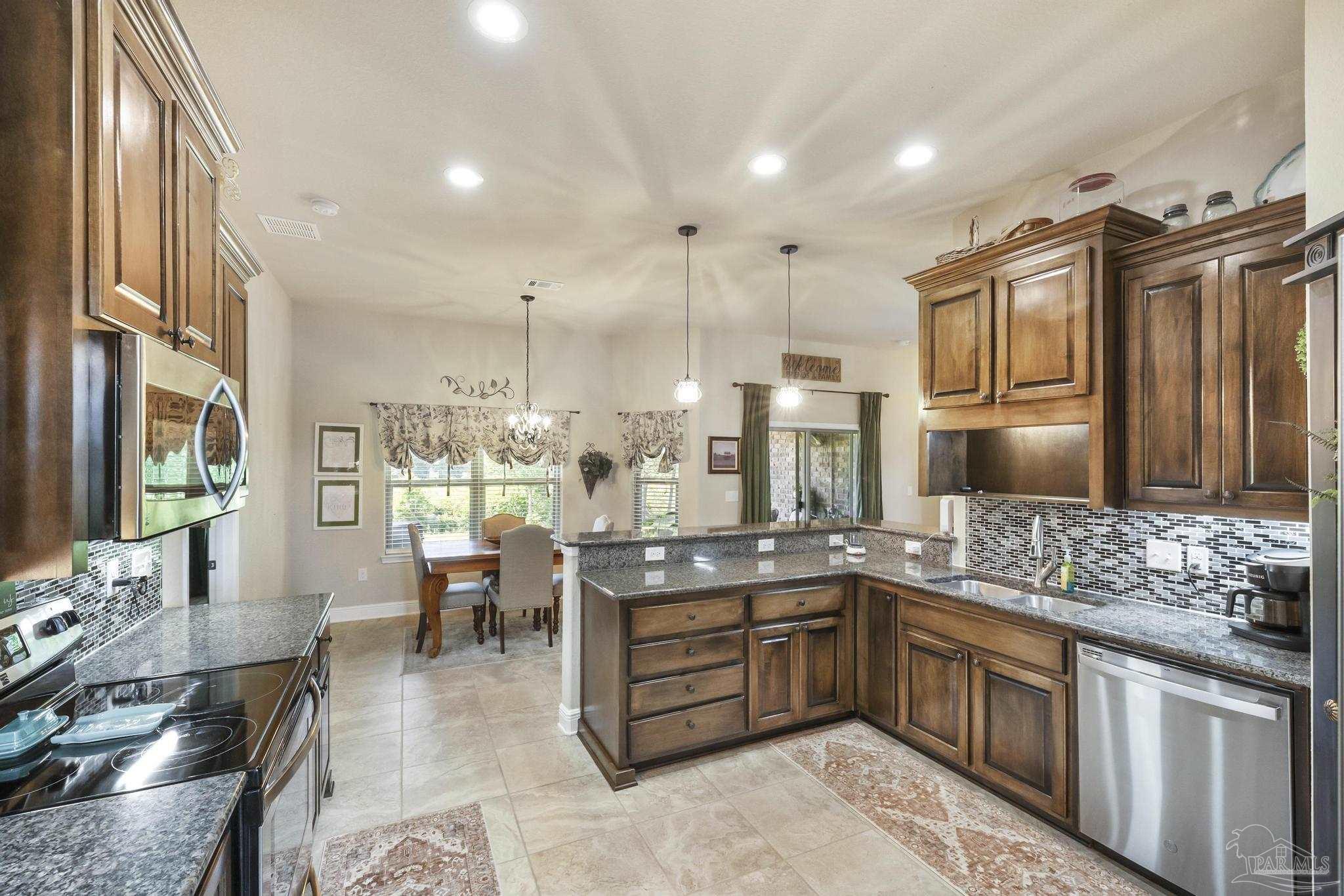 6102 Winchester Cir