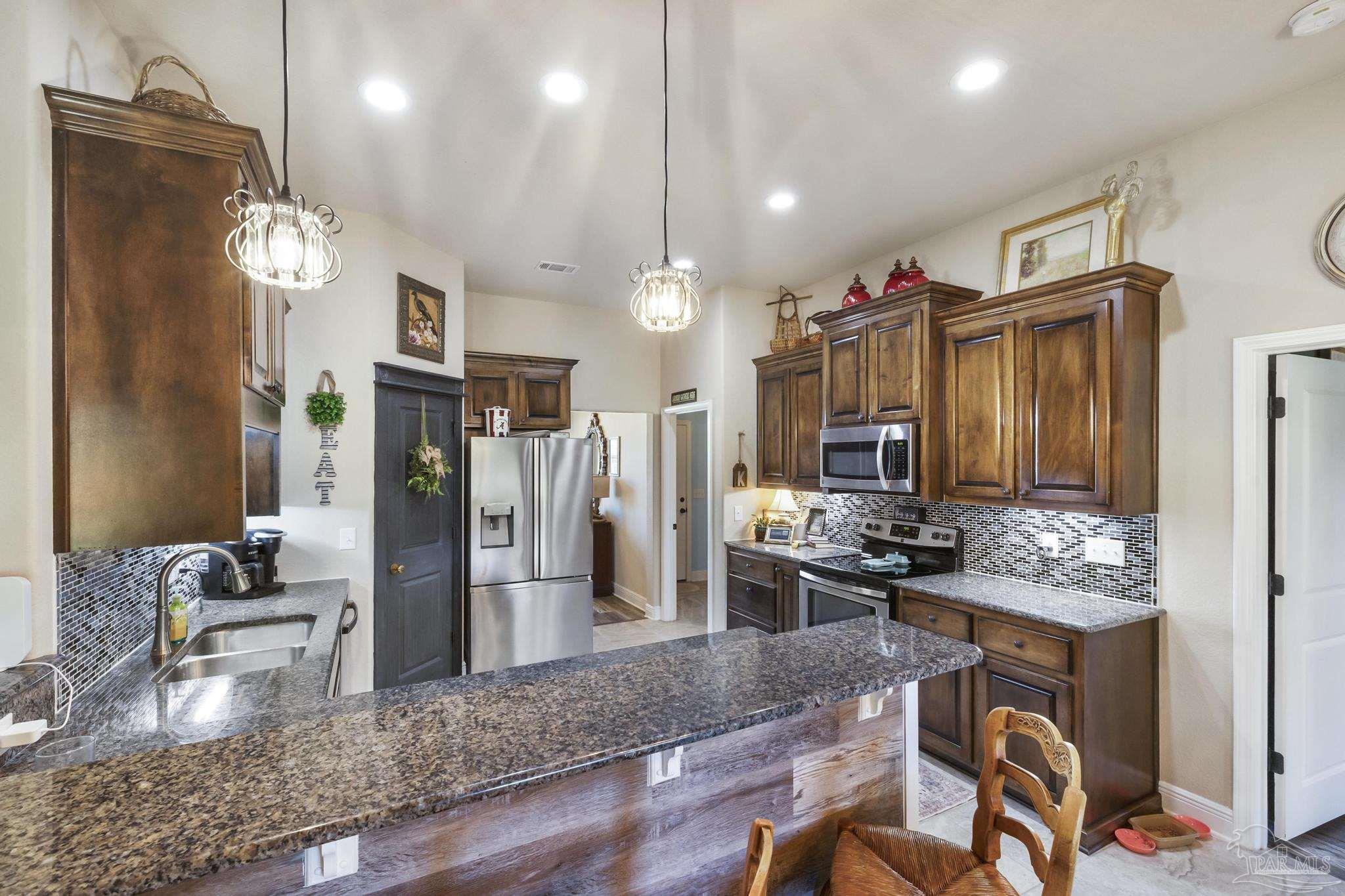 6102 Winchester Cir