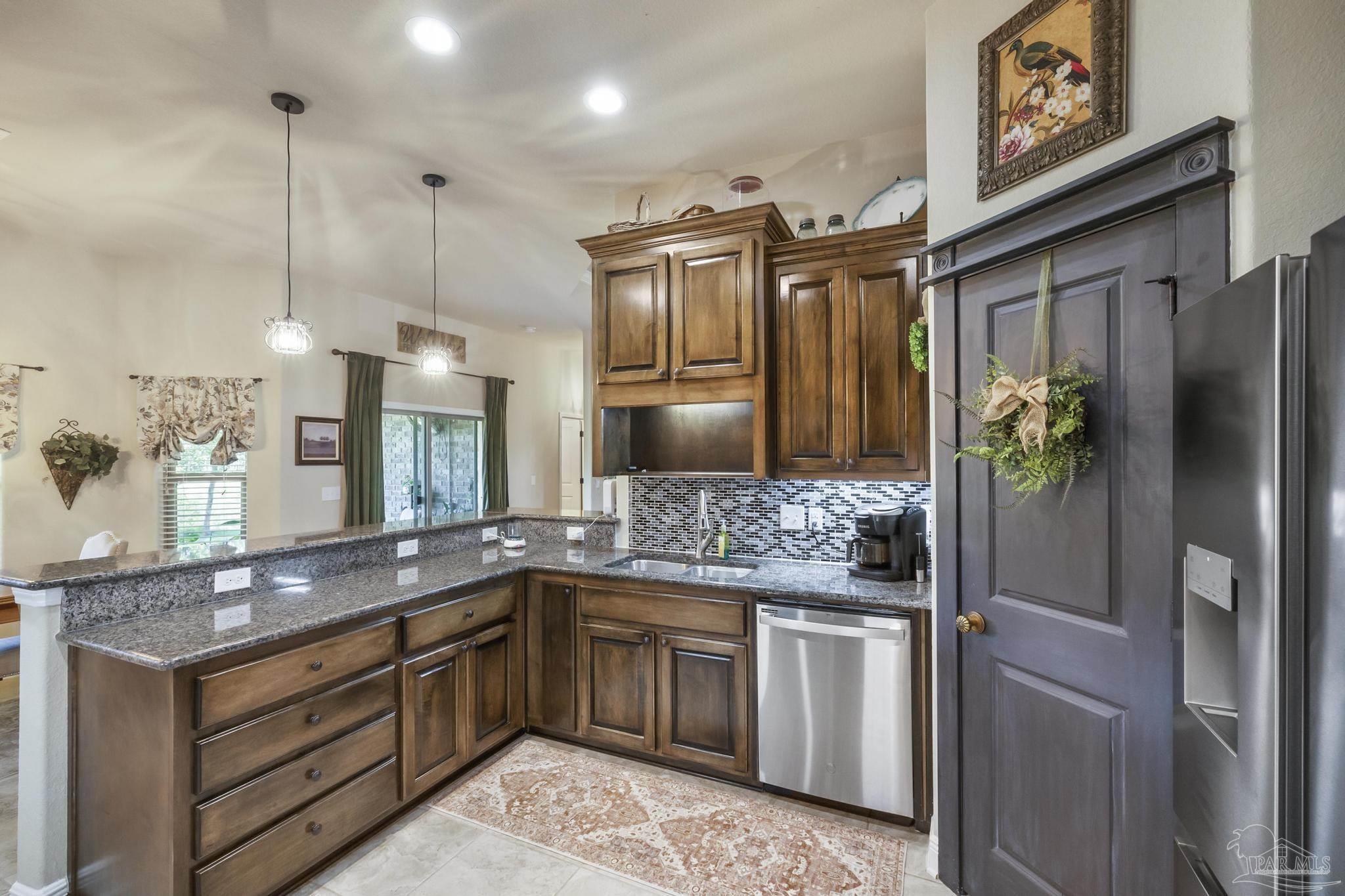 6102 Winchester Cir