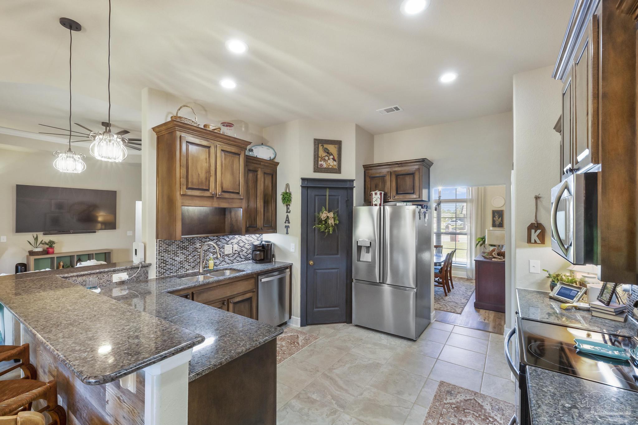 6102 Winchester Cir