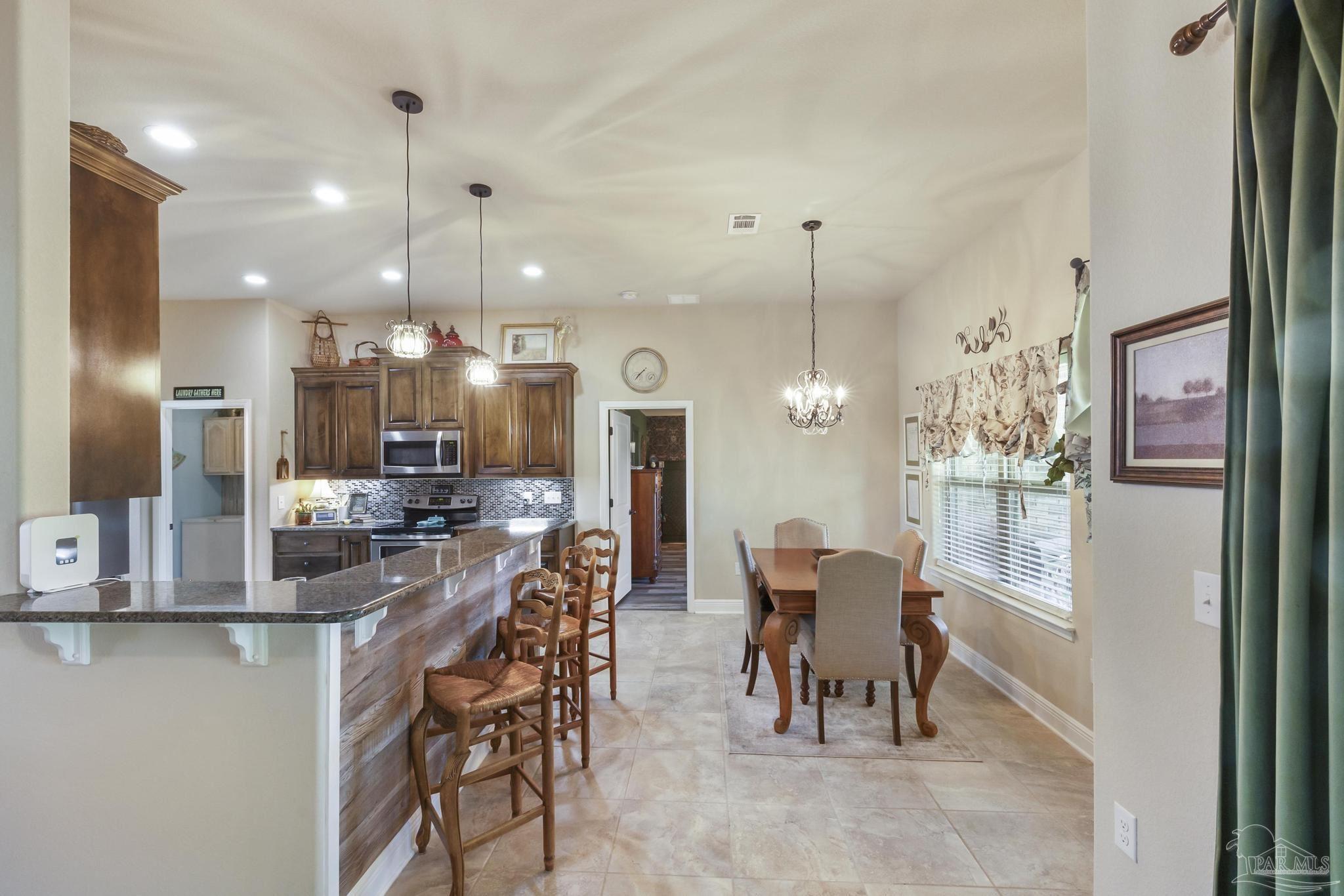 6102 Winchester Cir