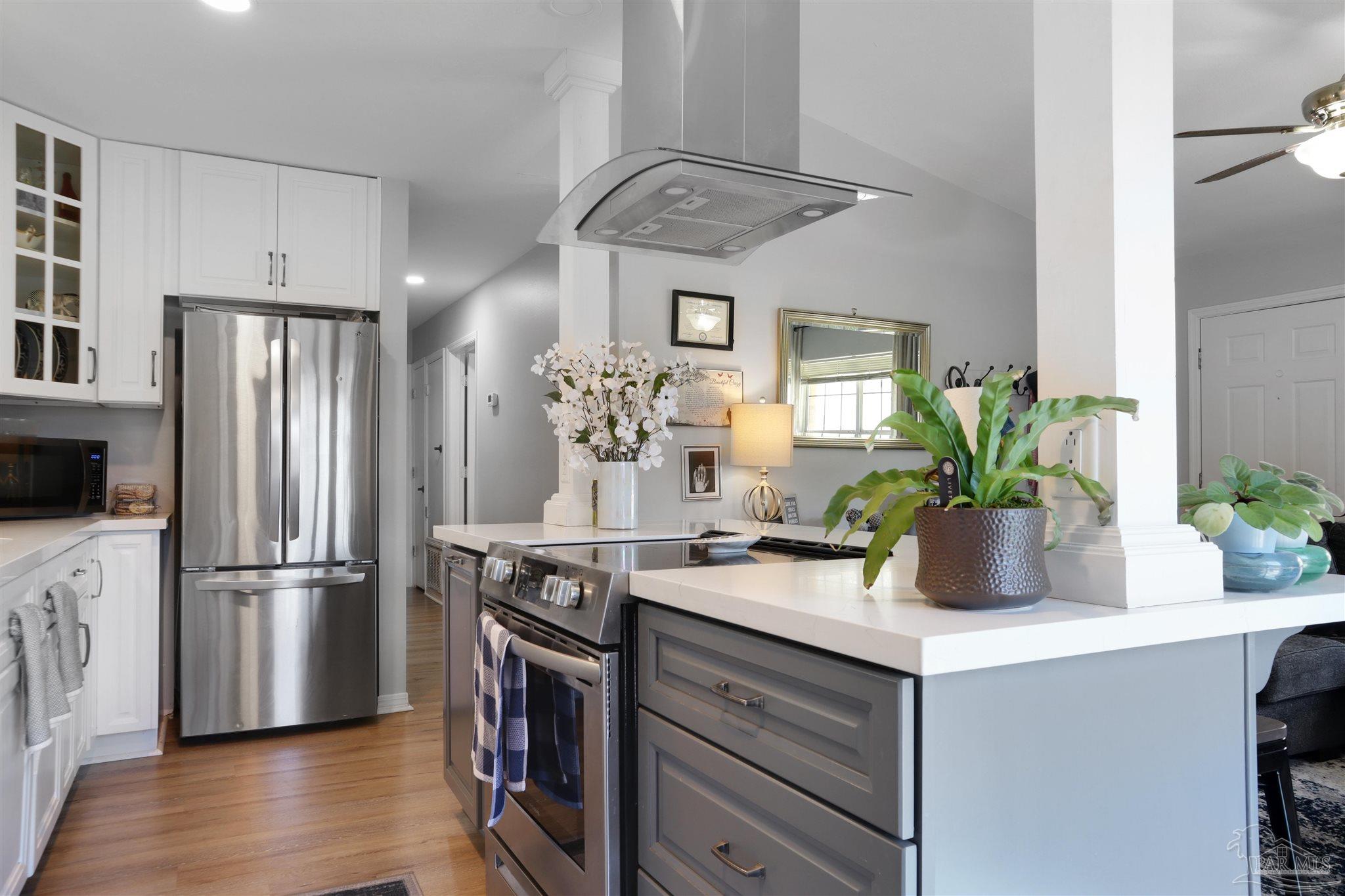 4458 Bellview Ave # 8D