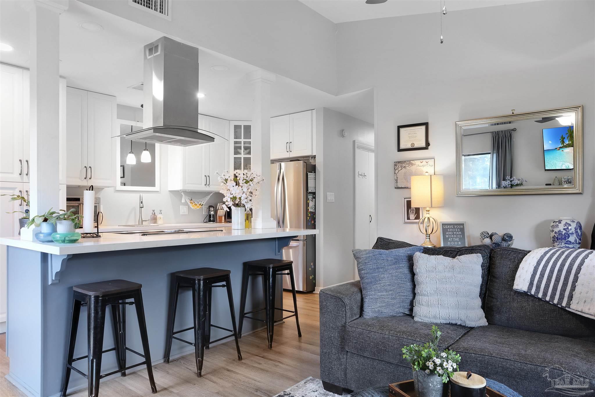 4458 Bellview Ave # 8D