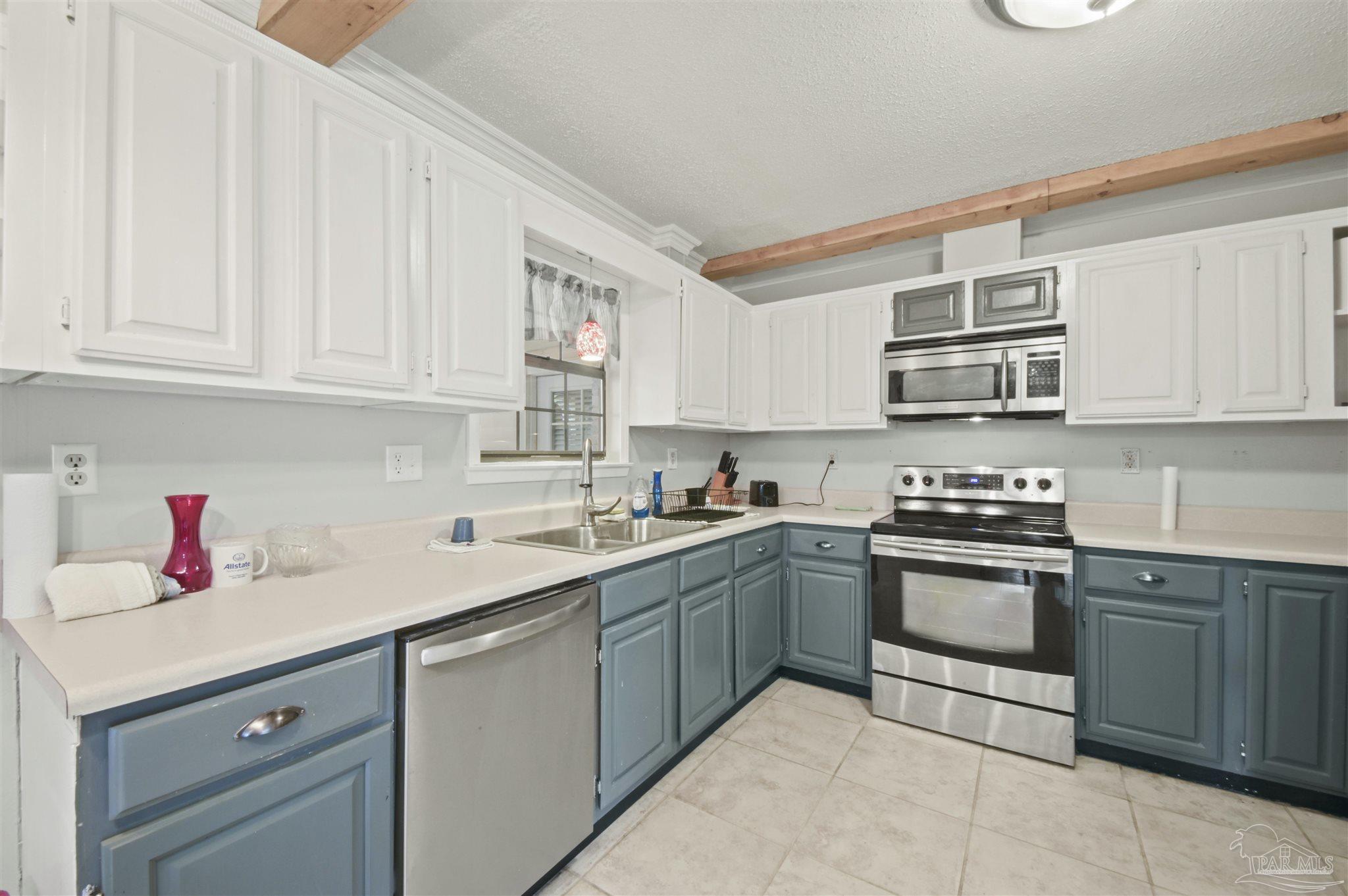 4152 Charles Cir