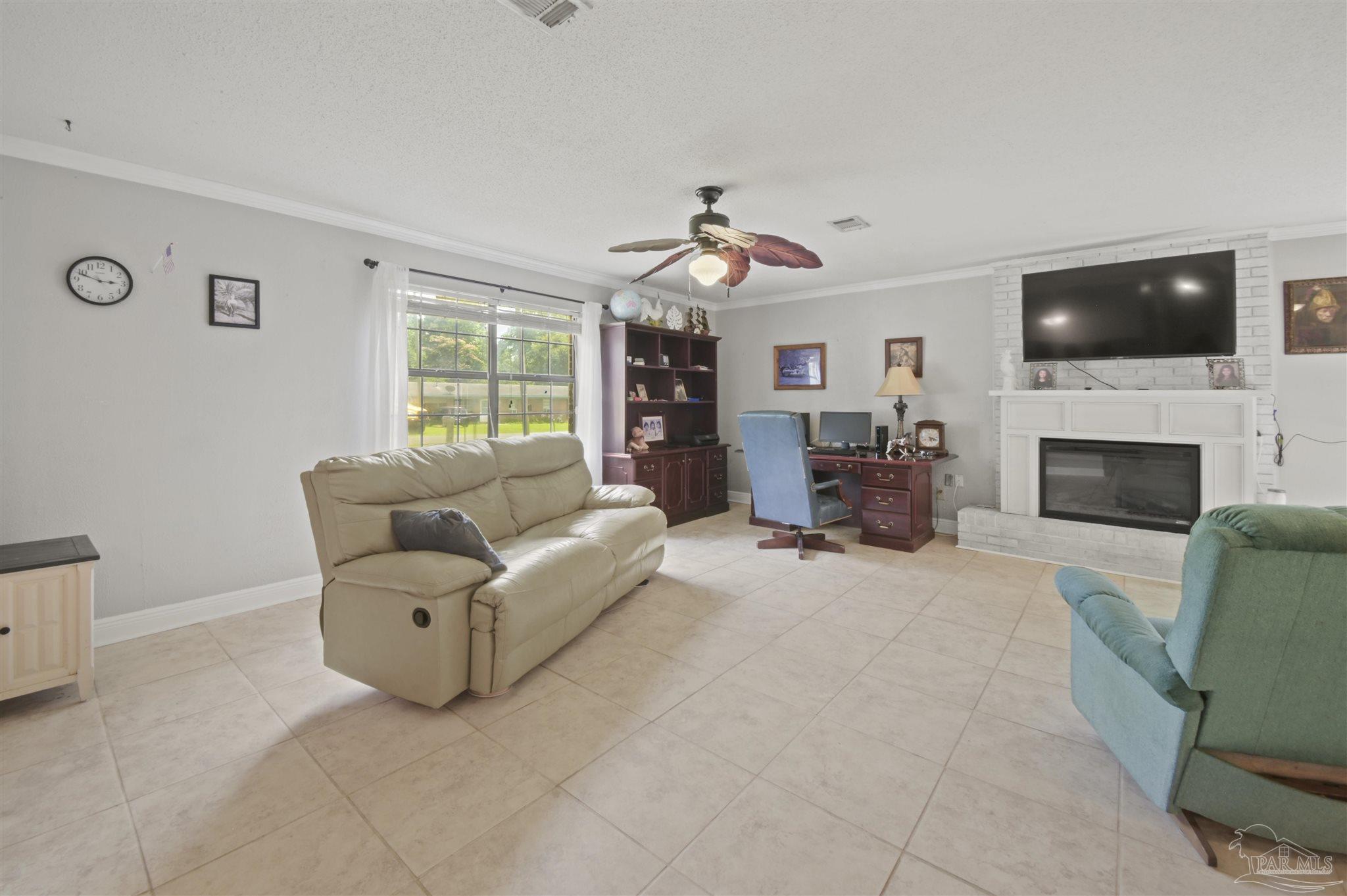 4152 Charles Cir