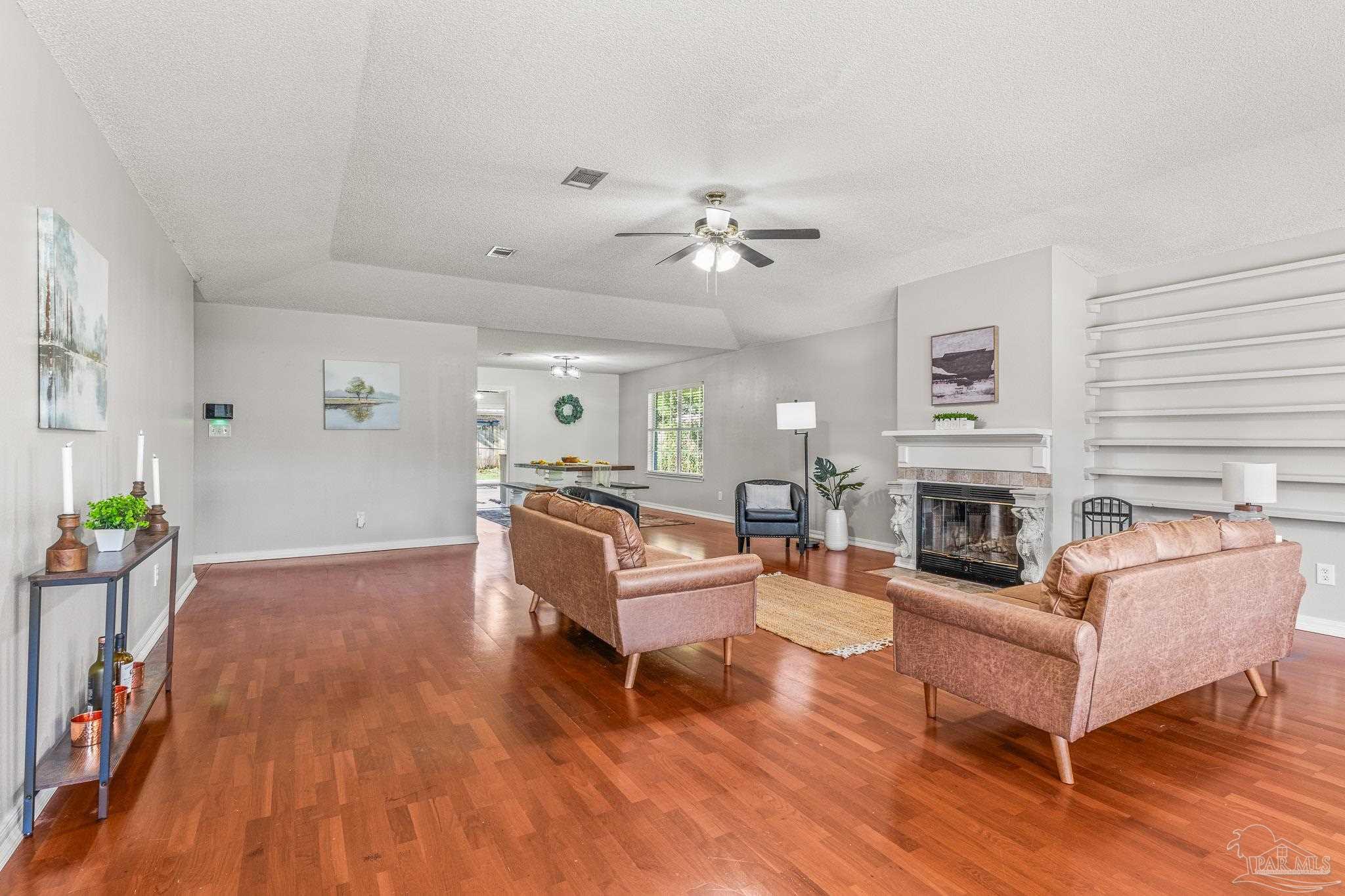 585 Bobwhite Pl