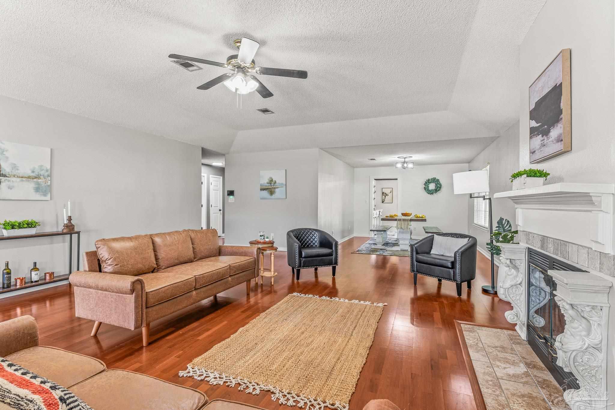 585 Bobwhite Pl