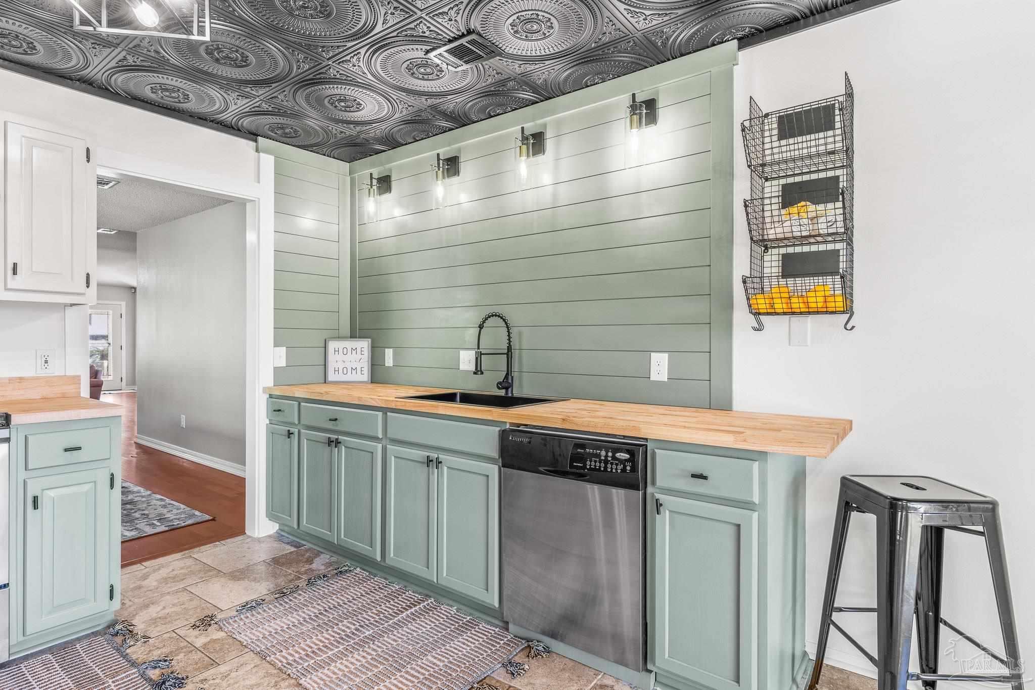 585 Bobwhite Pl