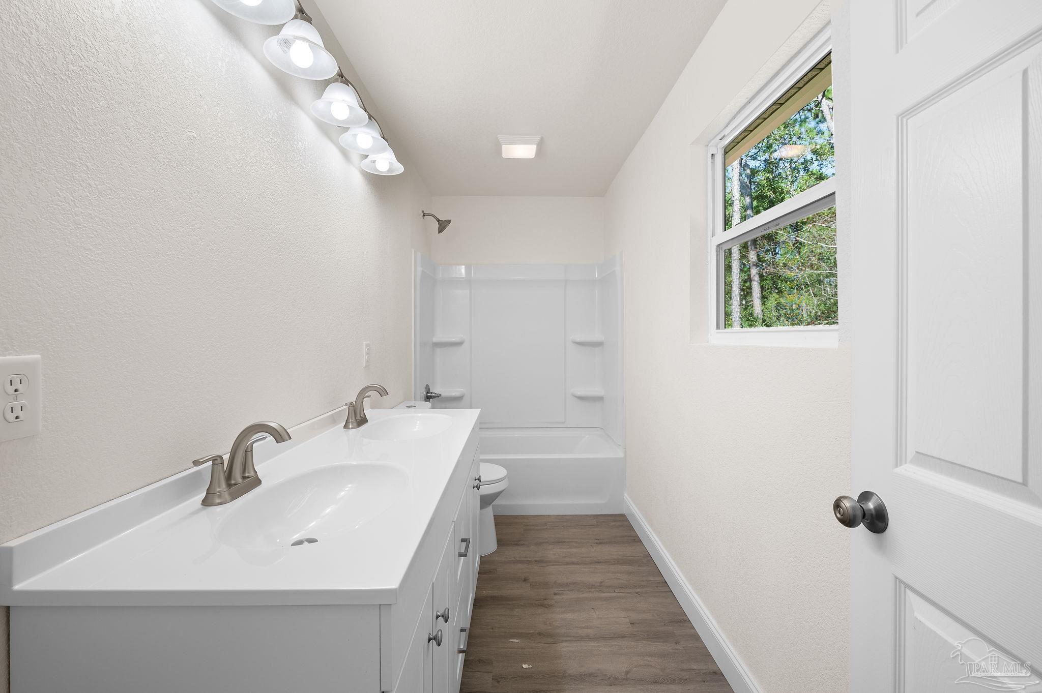 3284 Damon Dr