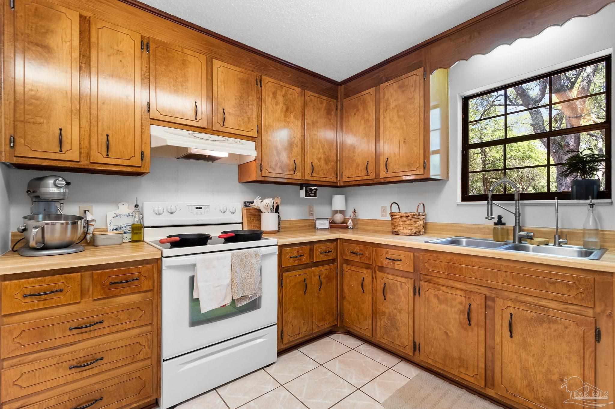 8305 Hickory Hammock Rd