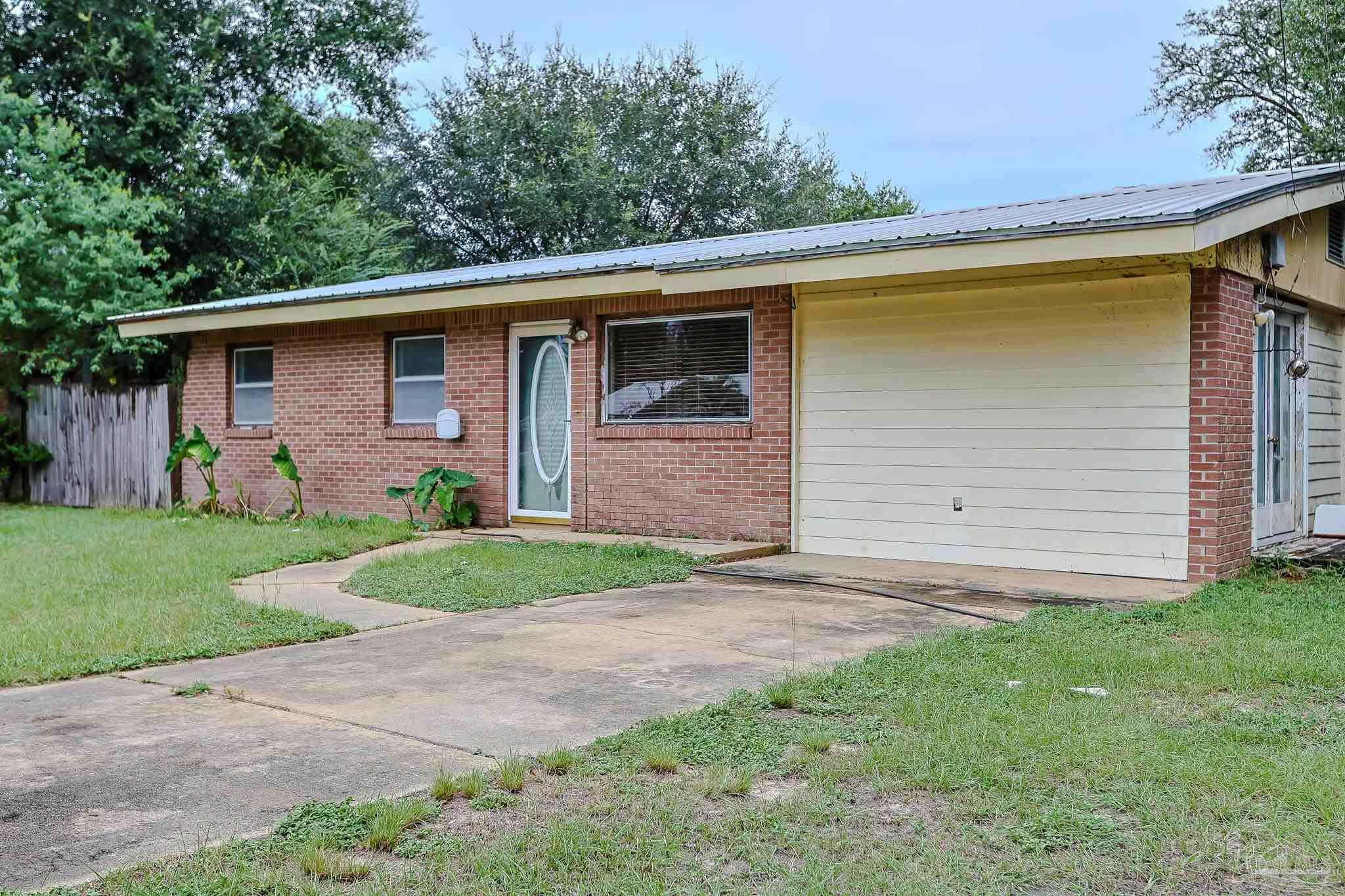704 N 79th Ave