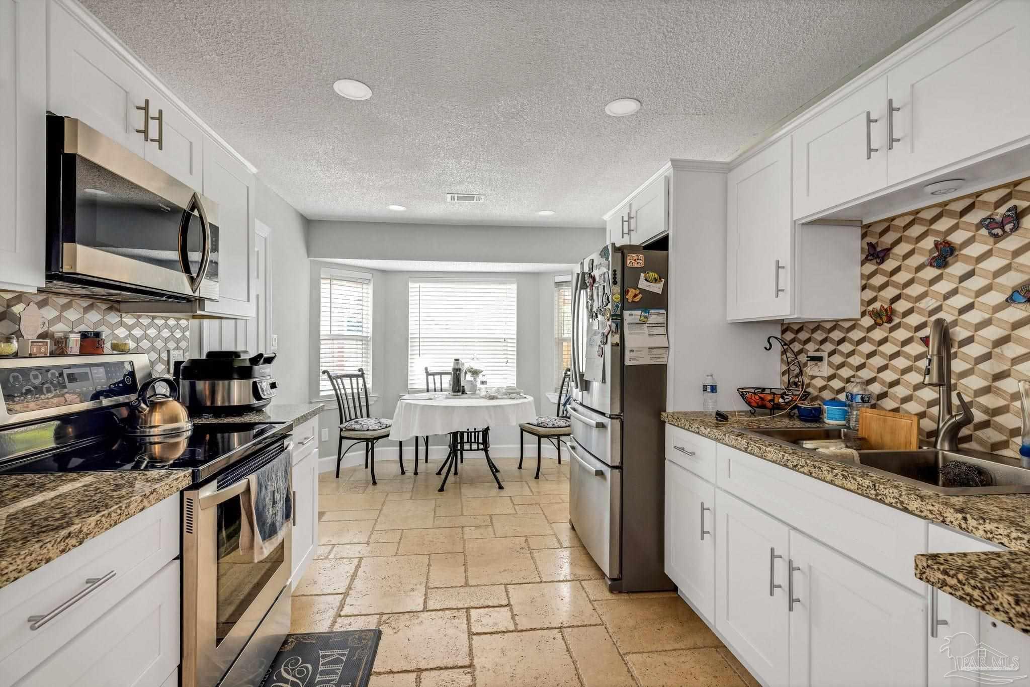 8435 Ridgefield Rd