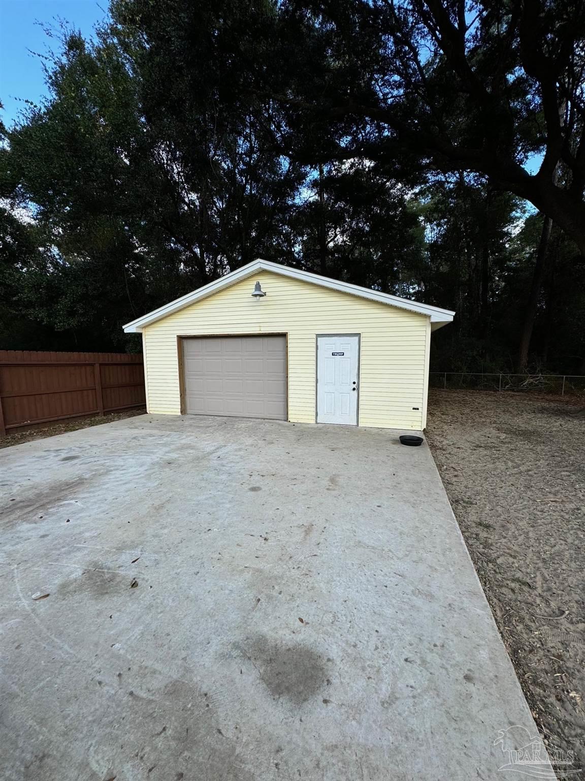 7920 Reeders Ln