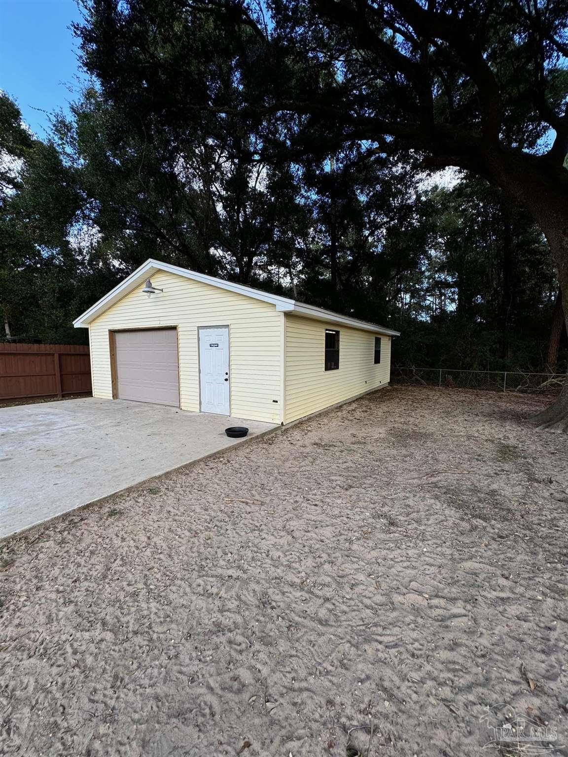 7920 Reeders Ln